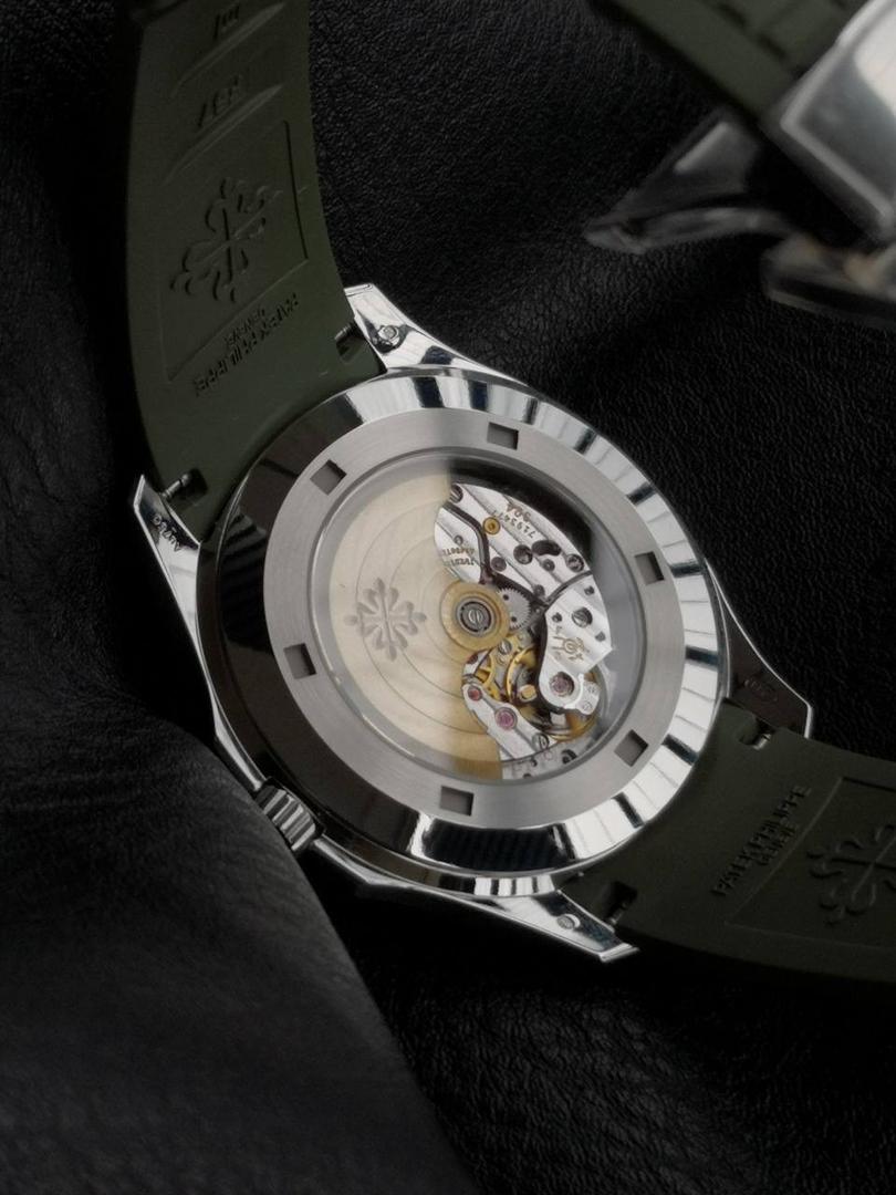 百达翡丽 5168G 配重手雷 1.壳套采用特殊材质CNC原版数据开模，整表重量和正品几乎没有区别，不同于市场普通版本上手轻飘飘，整表120克重 2.机芯选用324/330 一体开模机芯(3k同源机芯) 3.表壳尺寸42mm 厚度8.3mm(跟足原版) 4.所用配件，字面，针，胶带严格参照原版颜色开模定制，精益求精 5.表壳不锈钢 内部加重 承诺所有本厂出的配重表款绝不掉皮，掉皮无理由更换全新 6.表扣 表壳全部冲压贵金属logo 非腐蚀激光垃圾工艺！