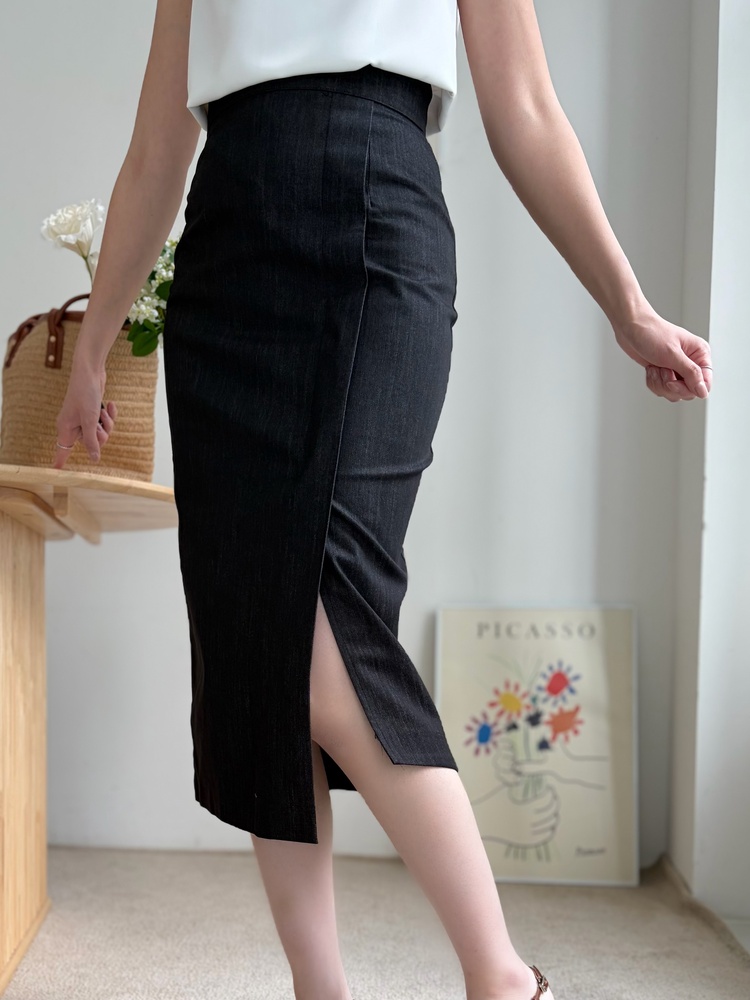 Front Slit Pencil Skirt (Black)
