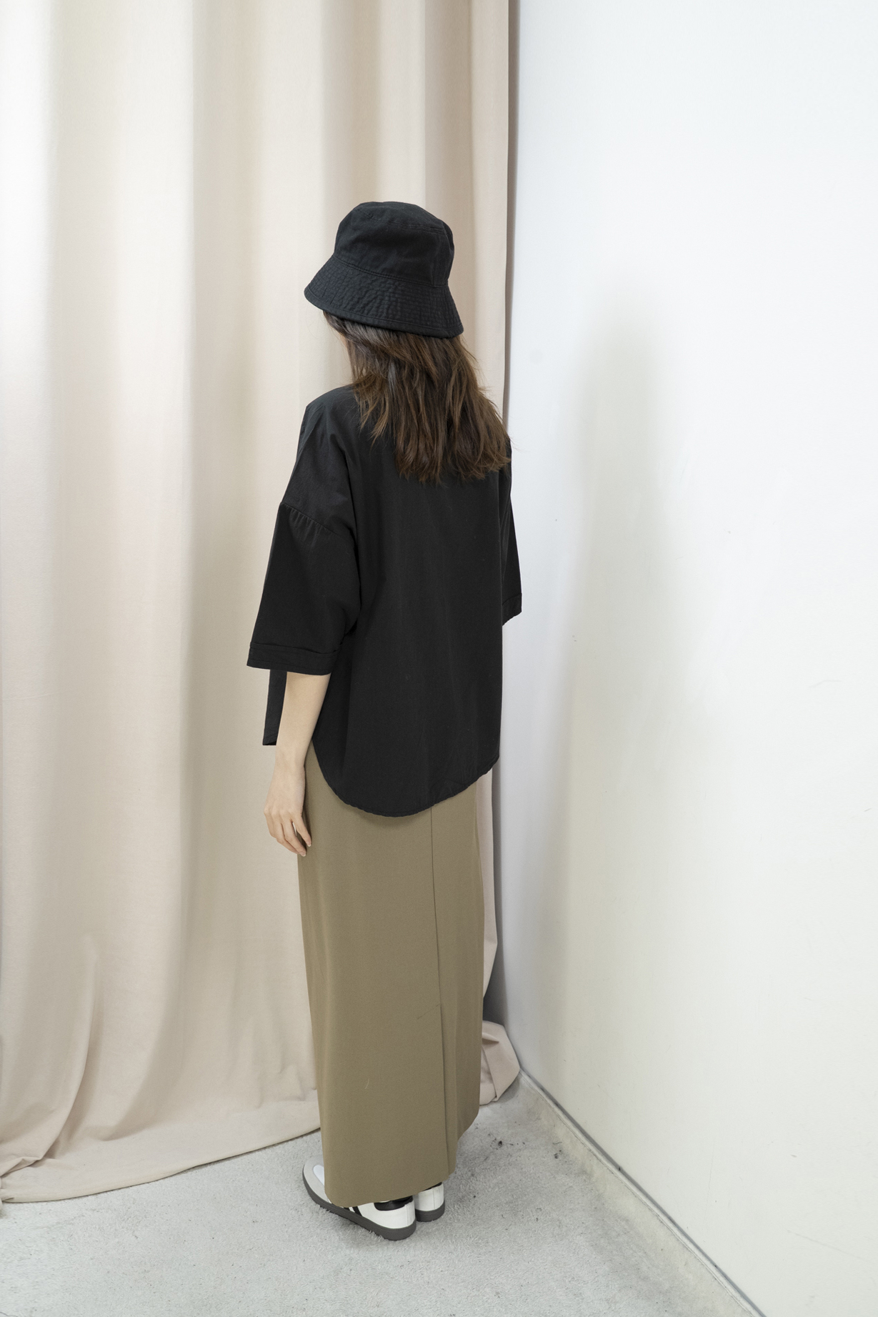 半開胸口袋斯文休閒上衣(黑色）