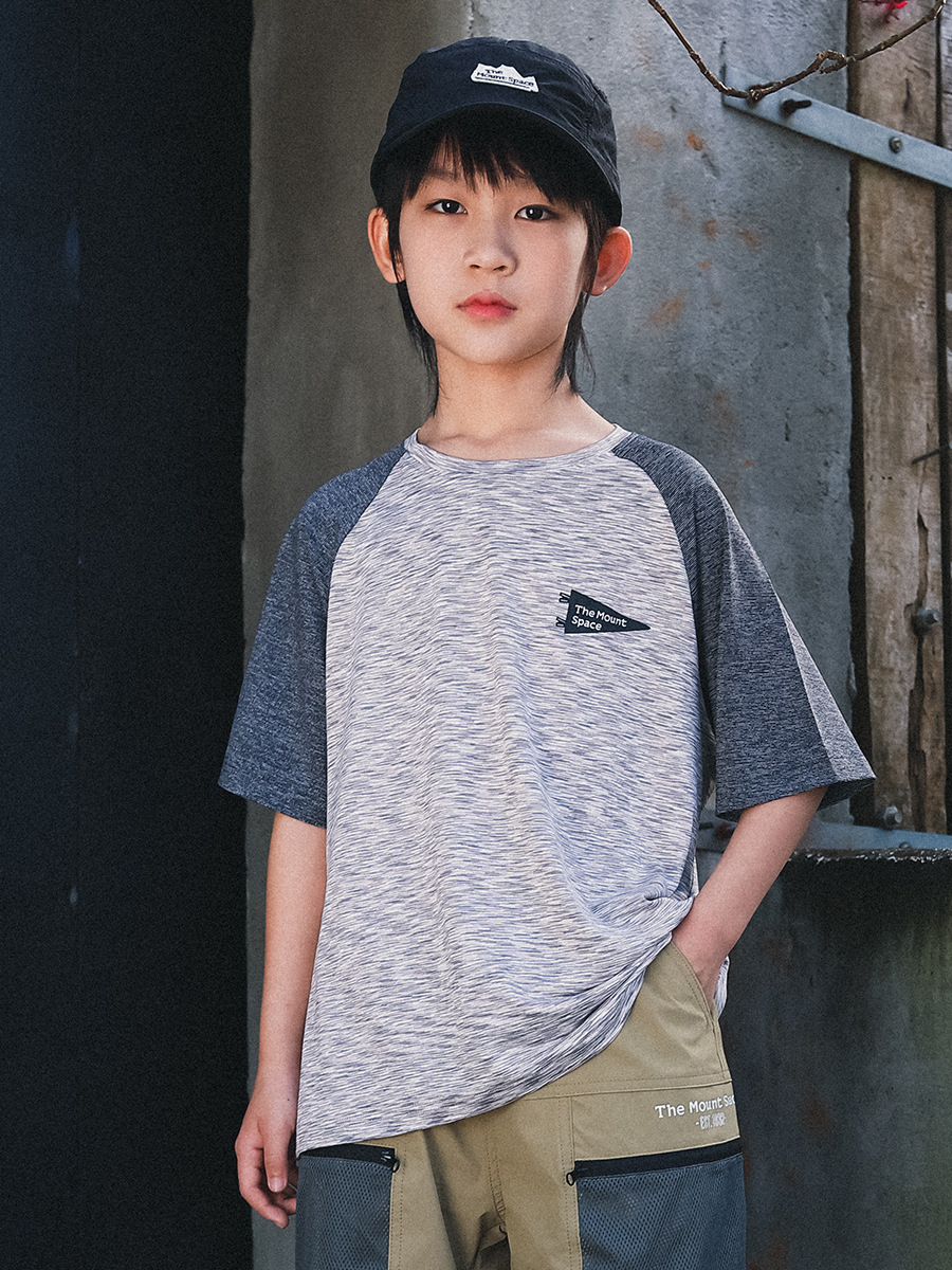 2件起各減$ 10。⛰️ The Mount Space 山系拼色童裝 Tee