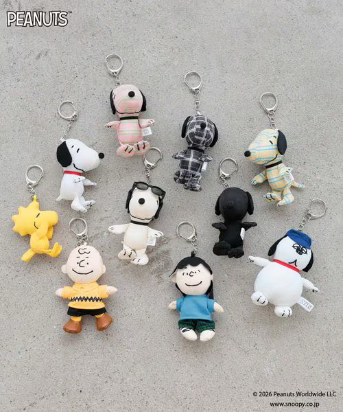 日本LOWRYS FARM聯名 Snoopy 史努比 x LOWRYS FARM 聯乘版 日本🇯🇵限定  Snoopy 史努比 x LOWRYS FARM 聯乘版 公仔掛飾 娃娃玩偶吊飾 9個款式可以選擇 全長約15～18cm  W約6～10cm 
