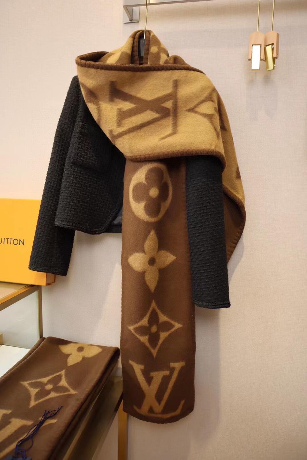【現貨】【原單】LOUIS VUITTON SWEET DREAMS 羊絨頸巾