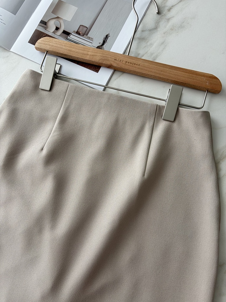 Leonie Tailored Midi Skirt (Beige)