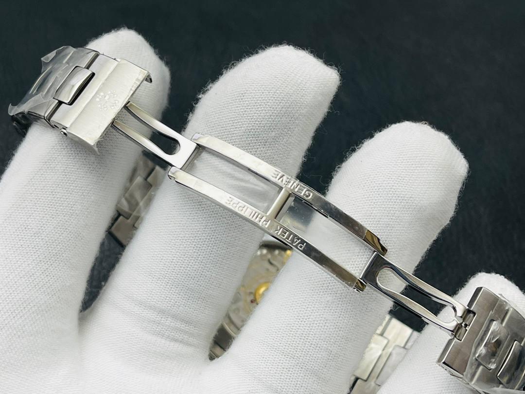 2023最佳时计---百达.翡丽复杂功能计时系列腕表！😍🤩 【表壳】40MM表径，圆形表壳闪亮的金属光泽流动在表盘流畅的线条上，展现出了腕表出色的设计风格与打磨工艺。 【表盘】华美的炭灰色太阳纹表盘，复杂功能井井有条的安排令其看上去十分的对称，丝毫不会有突兀之感，通过优美的太妃指针的点缀，无论是指针还是时标的细节修饰，看上去都非常的完美，6点位日历窗的显示清晰明了，让年历功能的读取变得更加方便。 【机芯】PP还原出百达翡丽的Cal.324型自动上链机芯，提供了时、分、秒、月相显示、日历、星期、月份以及24小时显示的功能！