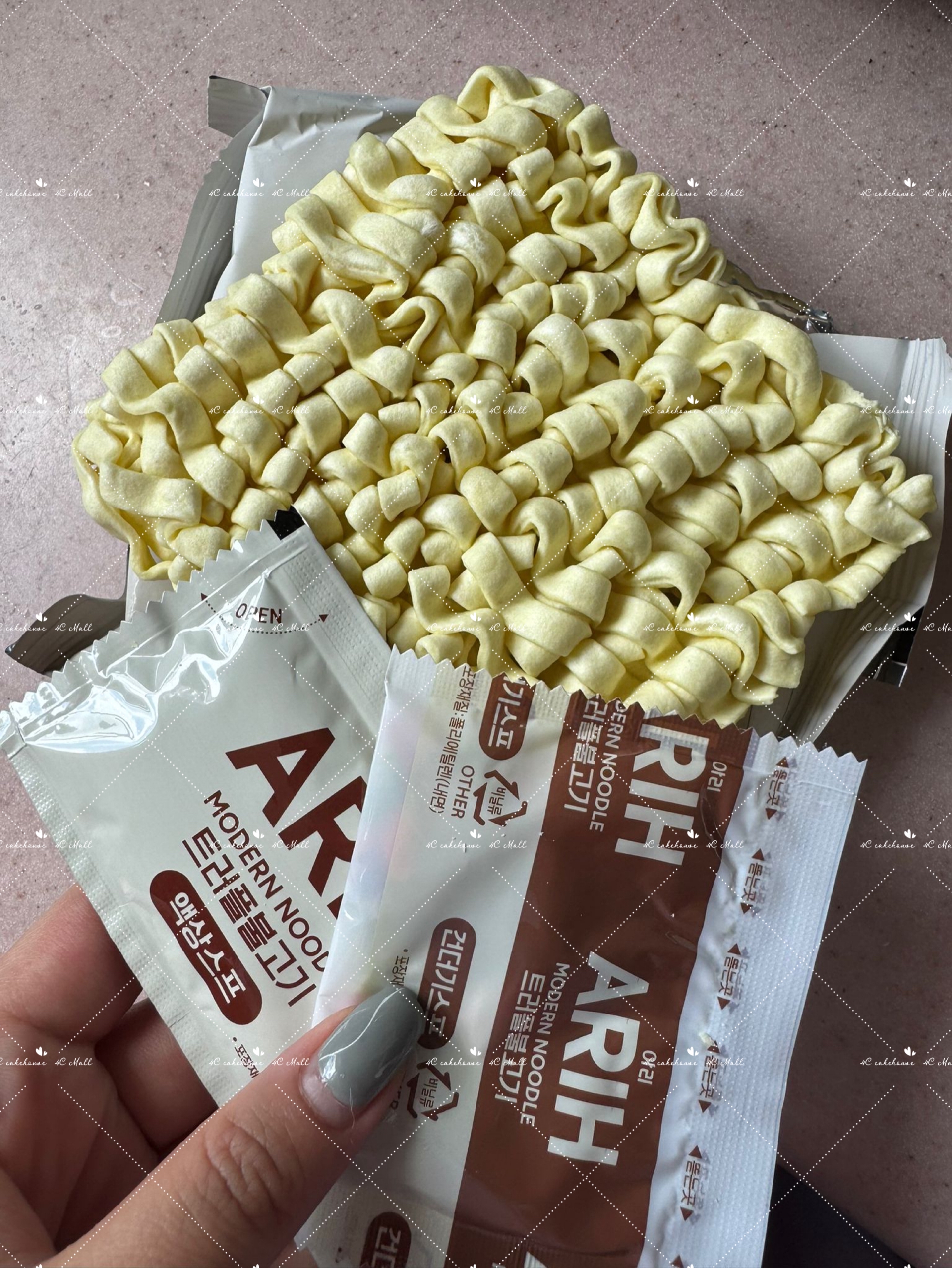 全球ARMY😱注意BTS 參與打造全新品牌 ARIH 震撼限量登陸‼️ BTS X ARIH Modern Noodle ( 一包4個)