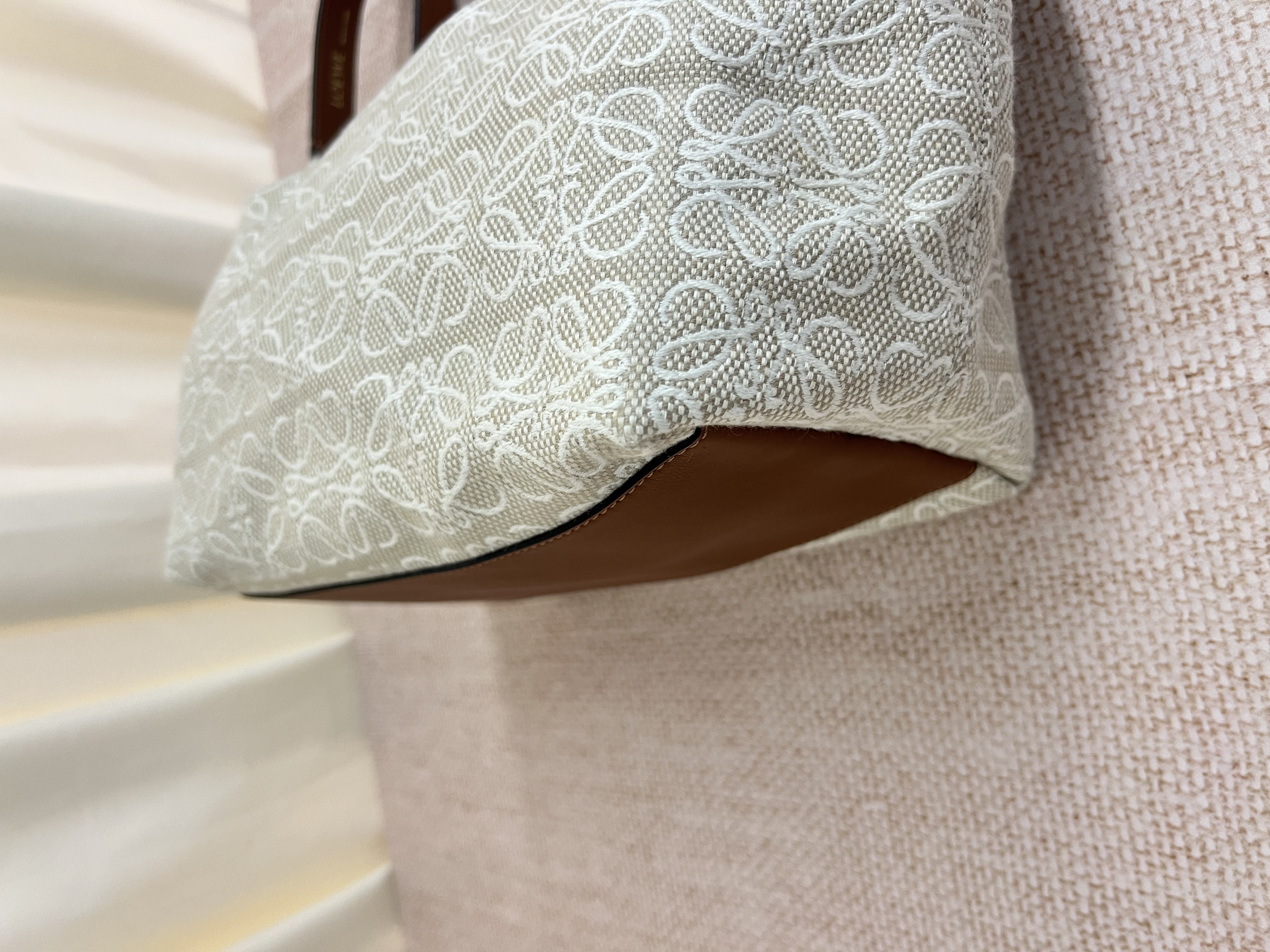 Pre-owned Loewe Cubi Anagram/ Product Code: 26041712