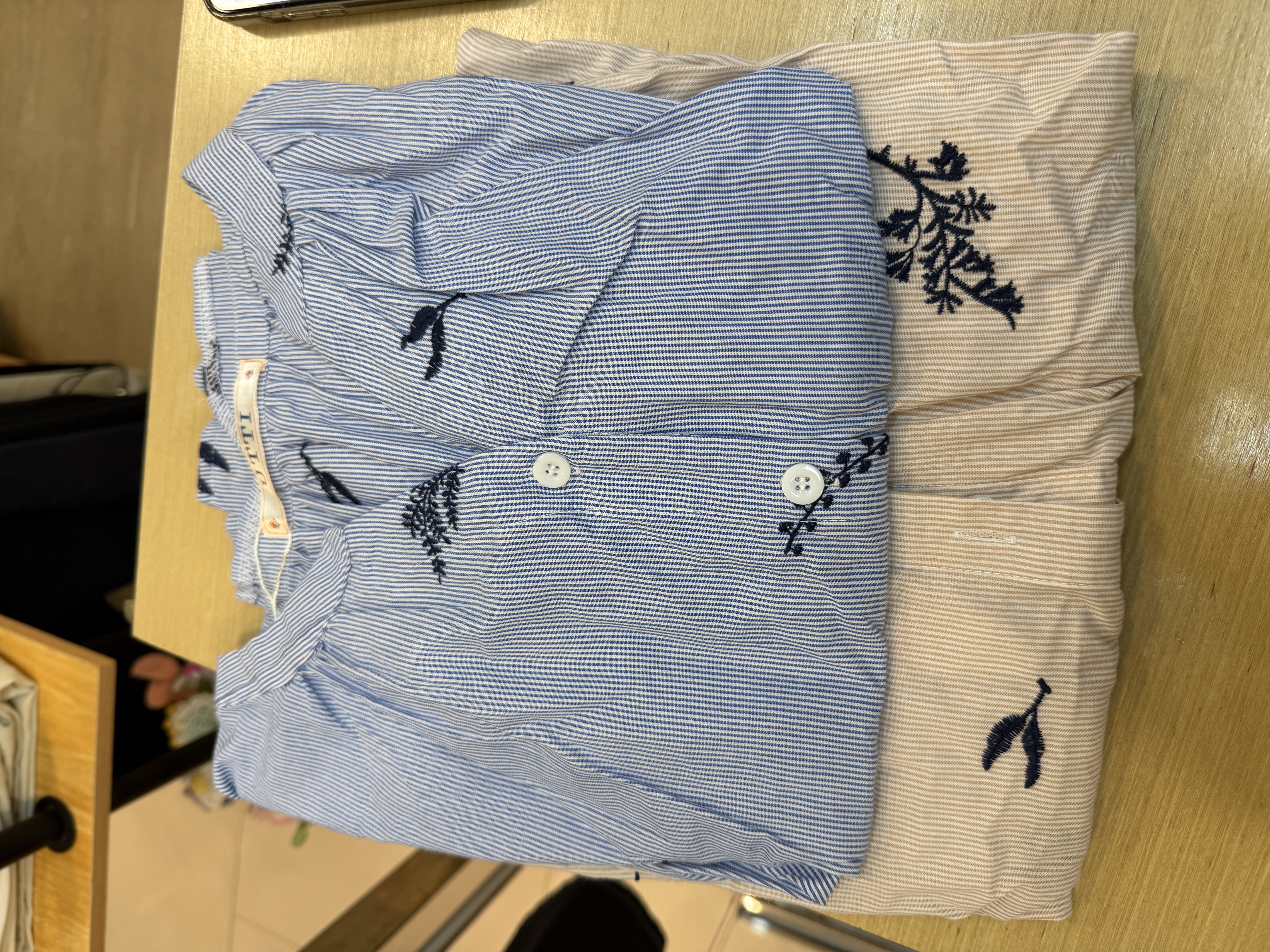 刺繡V領衫 M679 844209279