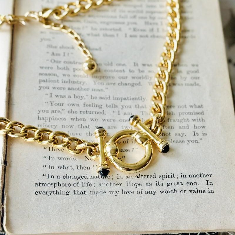 Vintage 1980s Designer-Quality Gold-Tone Chain Necklace with Faux Toggle Motif(MT2385)