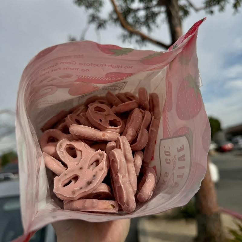 加拿大直送Creative Snacks Co 士多啤梨乳酪蝴蝶餅 737g