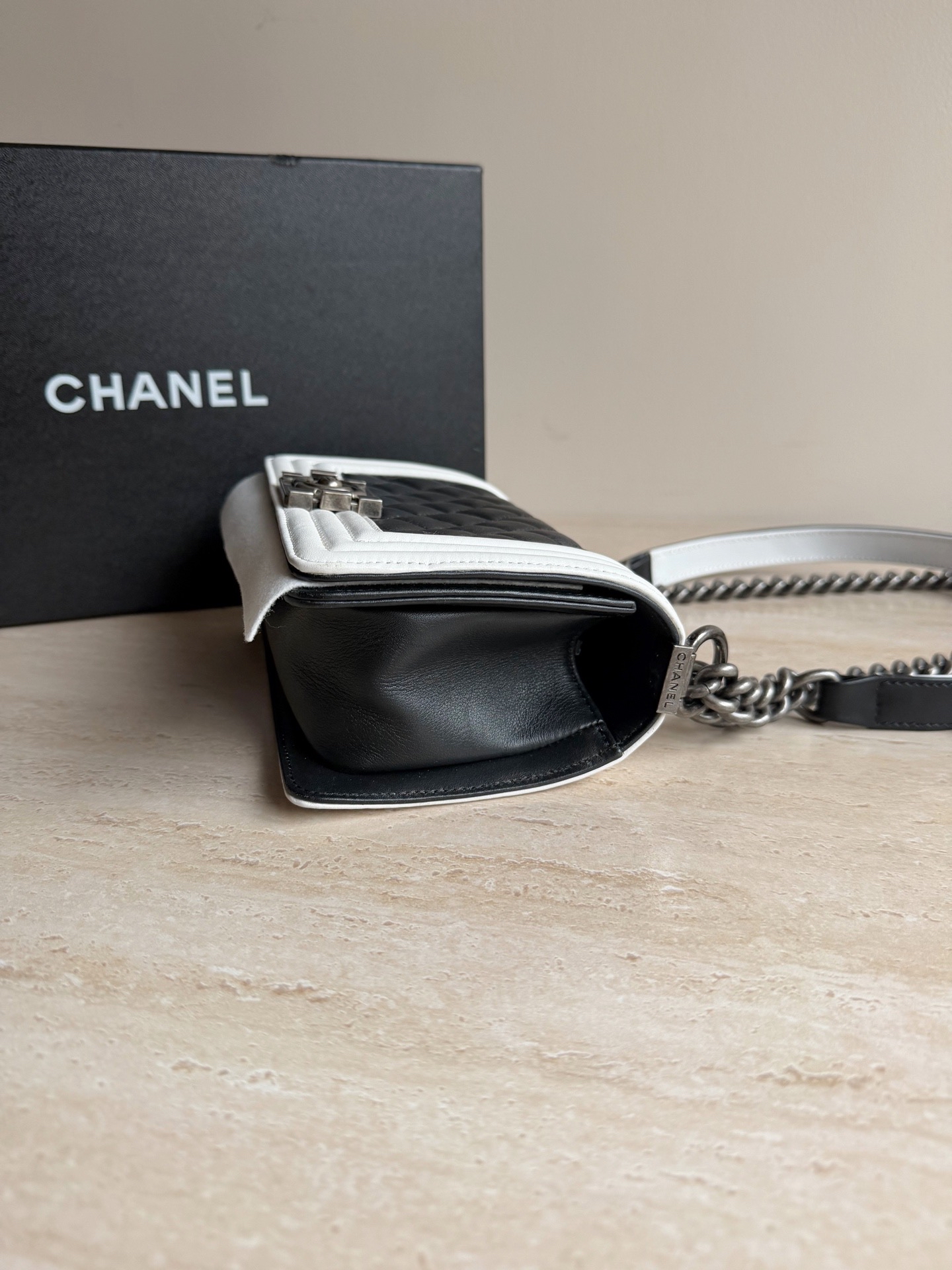 【預訂貨品】Chanel黑白拼色羊皮Leboy