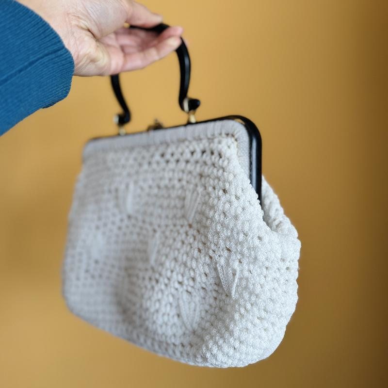 Vintage 1960s Made in Italy White Knitted Handbag with Black Structural Handle (B083)