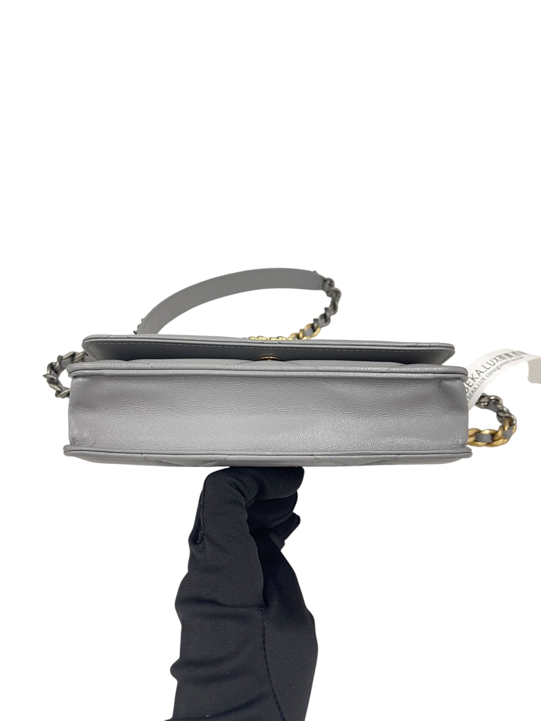 Pre-owned Chanel 19 WOC / Product Code: 071005