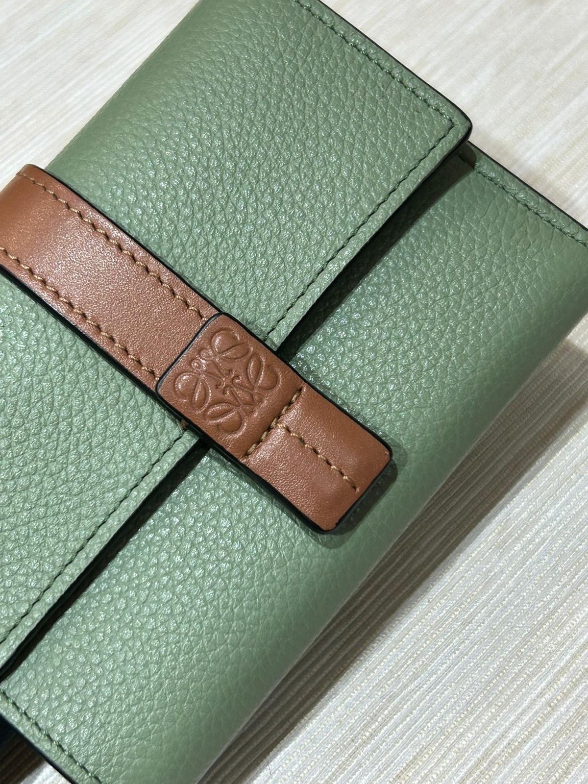 Loewe Short Wallet Calfskin 100%Authentic, 98%New ✅專門店收據