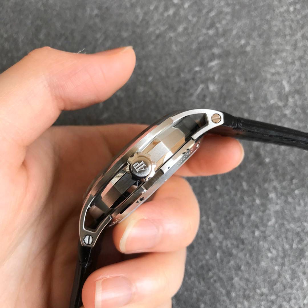 爱彼 CODE 11.59 系列自动上链腕表