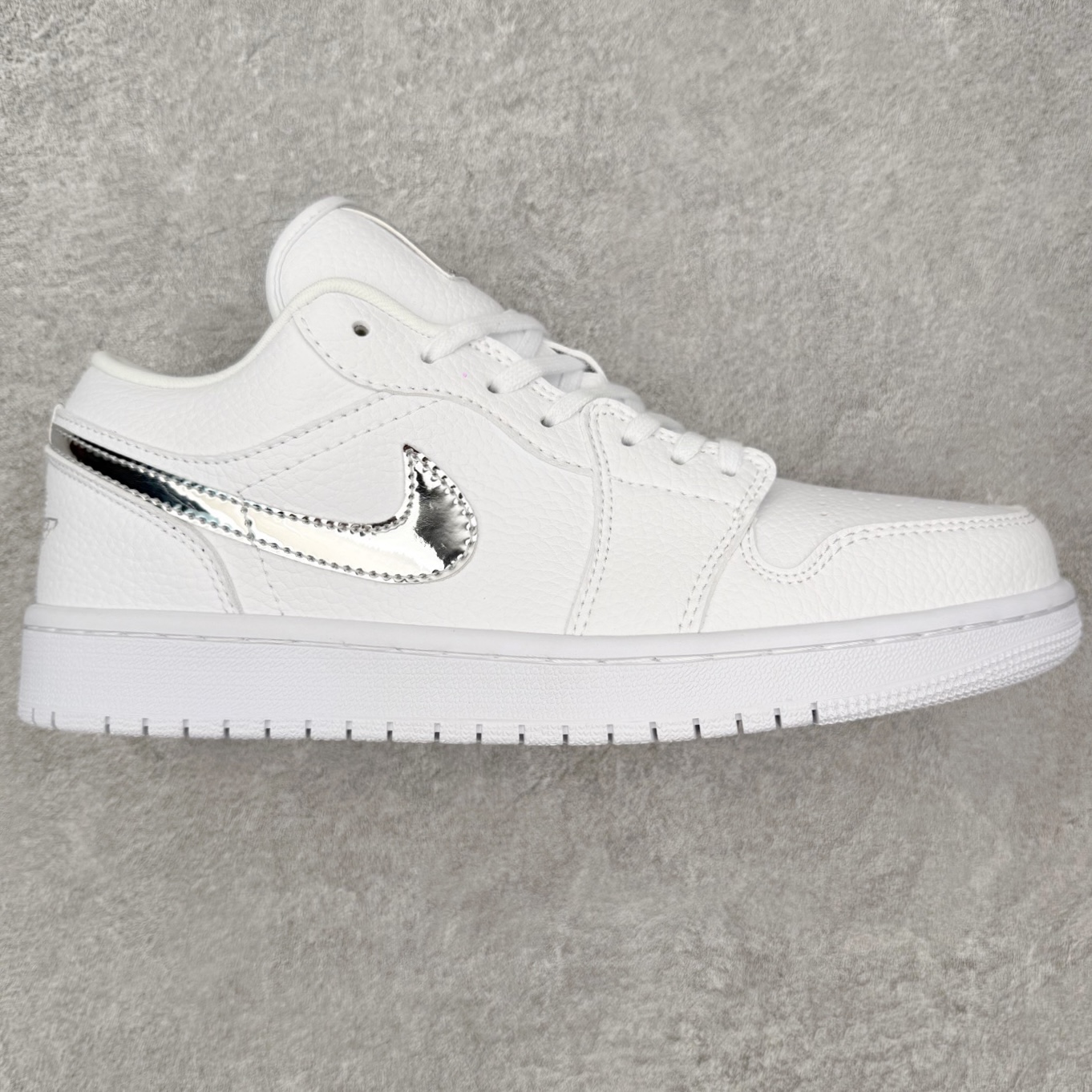 Nike Air Jordan 1 Low IQ9381-100