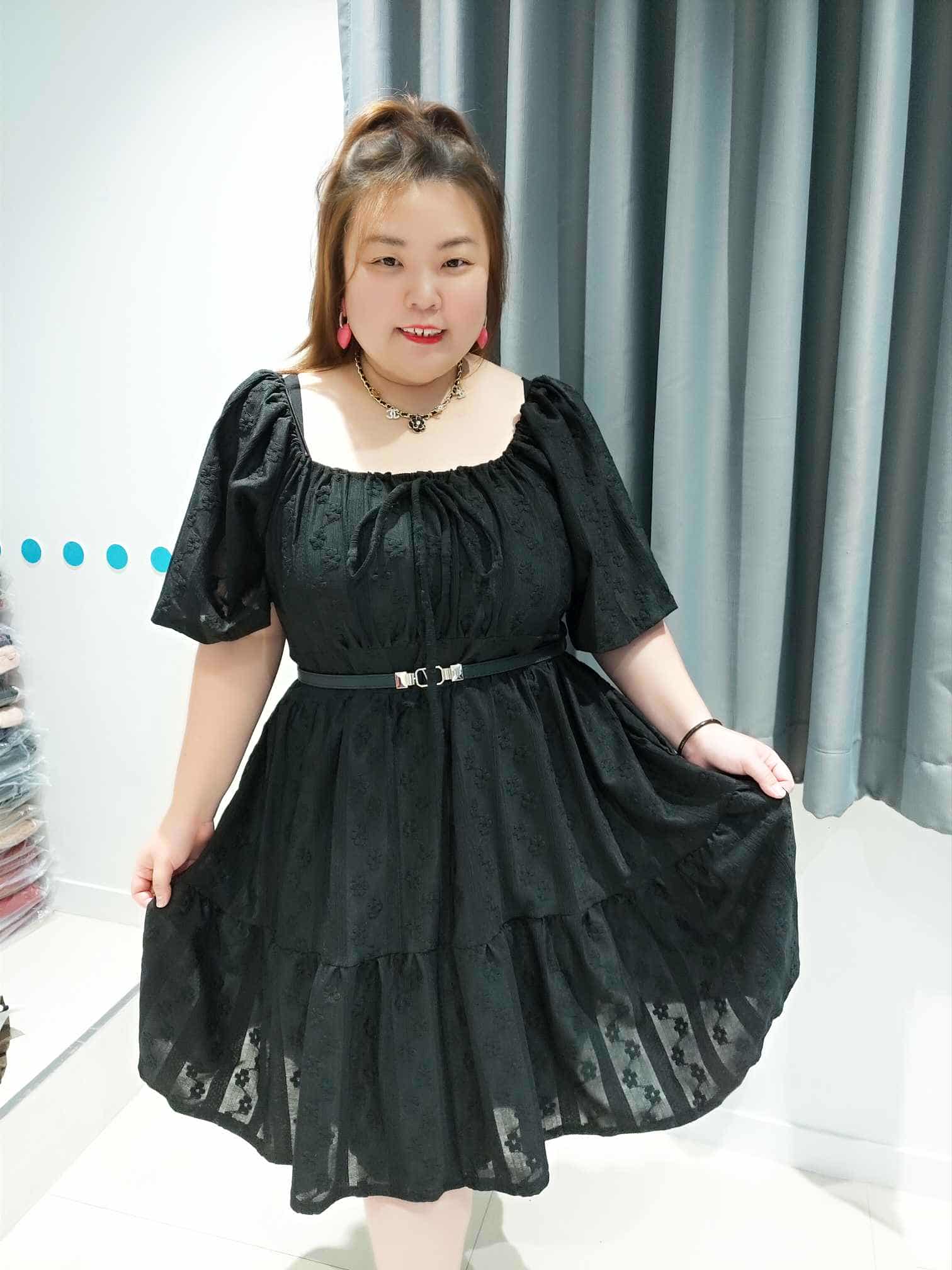 DOC08 立体花纹连身裙