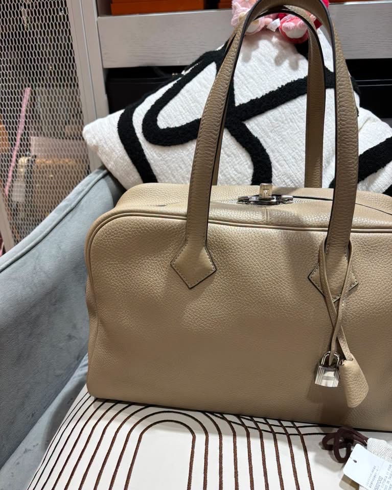 Hermes Victoria 35 STAMP X 風衣灰  100%Authentic, 98%new  ✅key lock ✅dust bag  