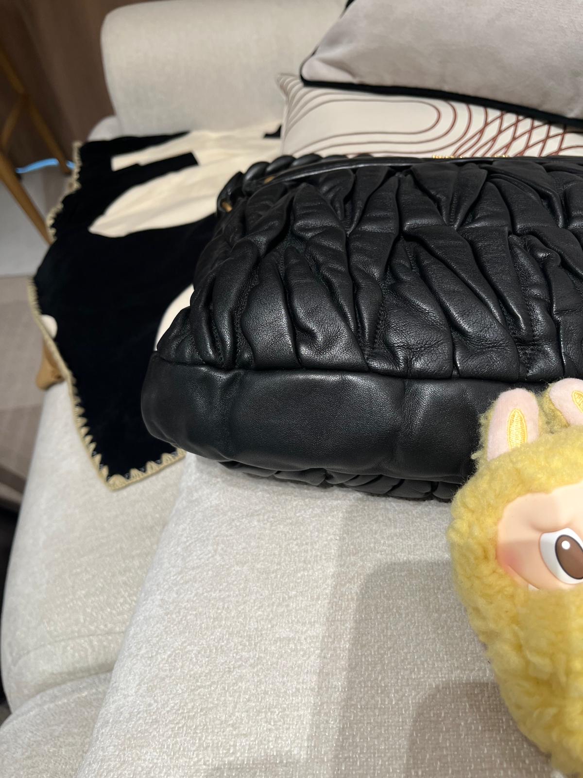 Miu Miu 2Way Shoulder Bag 黑色金扣 100%Authentic, 92%New ✅Dust bag