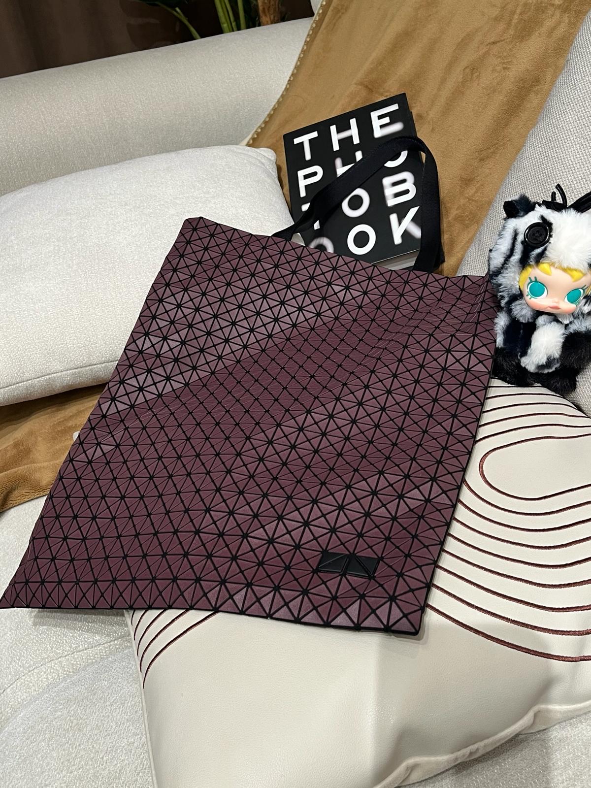 Issey miyake bao bao cart s tote bag啞面  100%Authentic,99%new✅塵袋 ✨專門店售價 $6980 ✨