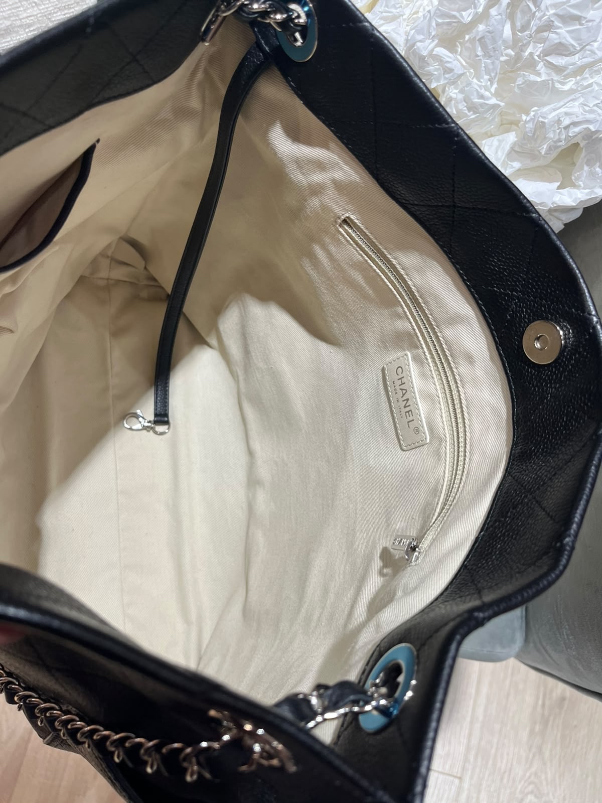 Chanel Shoulder Bag Calfskin 黑色魚子醬牛皮100%Authentic, 98%New ✅19 Card✅Dust bag