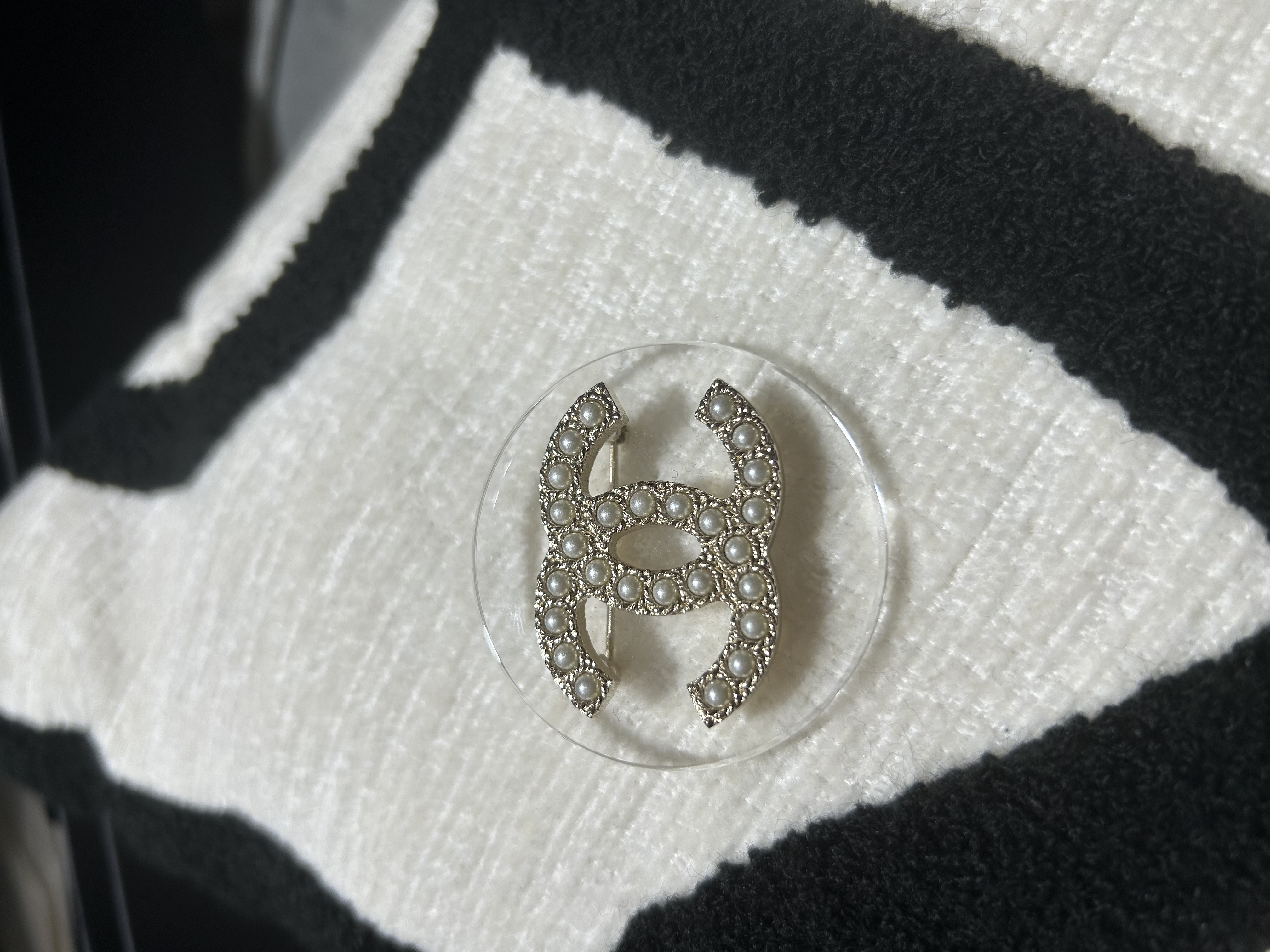 Chanel CC Brooch 100%Authentic, 98%New