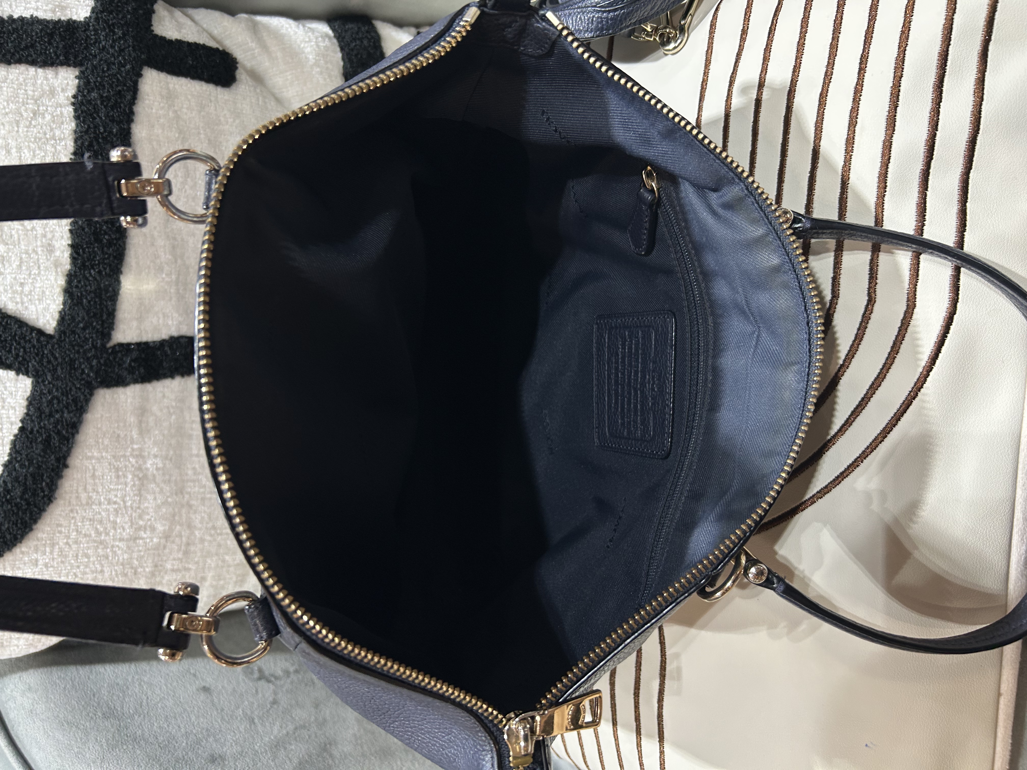 Coach 2 way tote bag Calfskin 100%Authentic, 95%New
