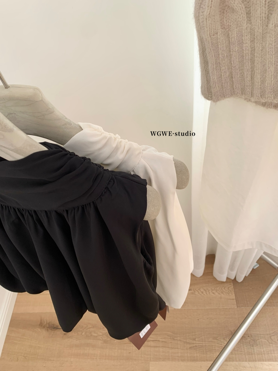 4605 Lumière One-Shoulder Blouse光影单肩上衣