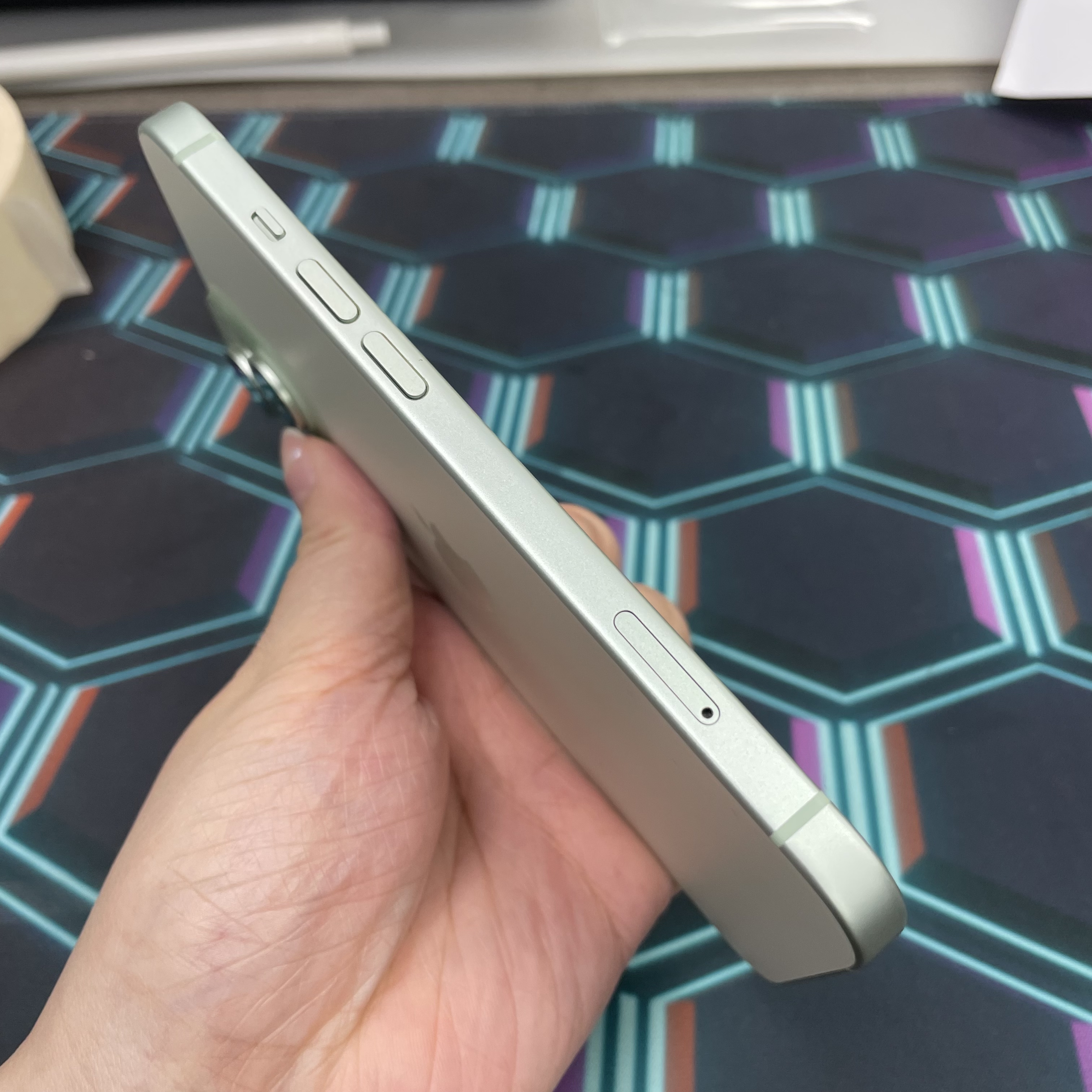 *7716 15 勁靚機 128GB 電84 綠色 green