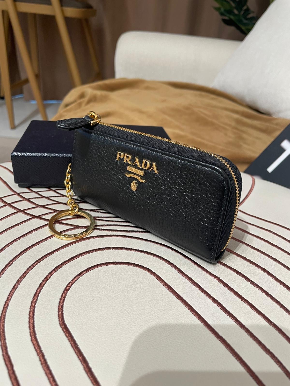 未使用品 PRADA Key Holder Pouch Wallet 黑金牛皮 100%Authentic,unused ✅BOX