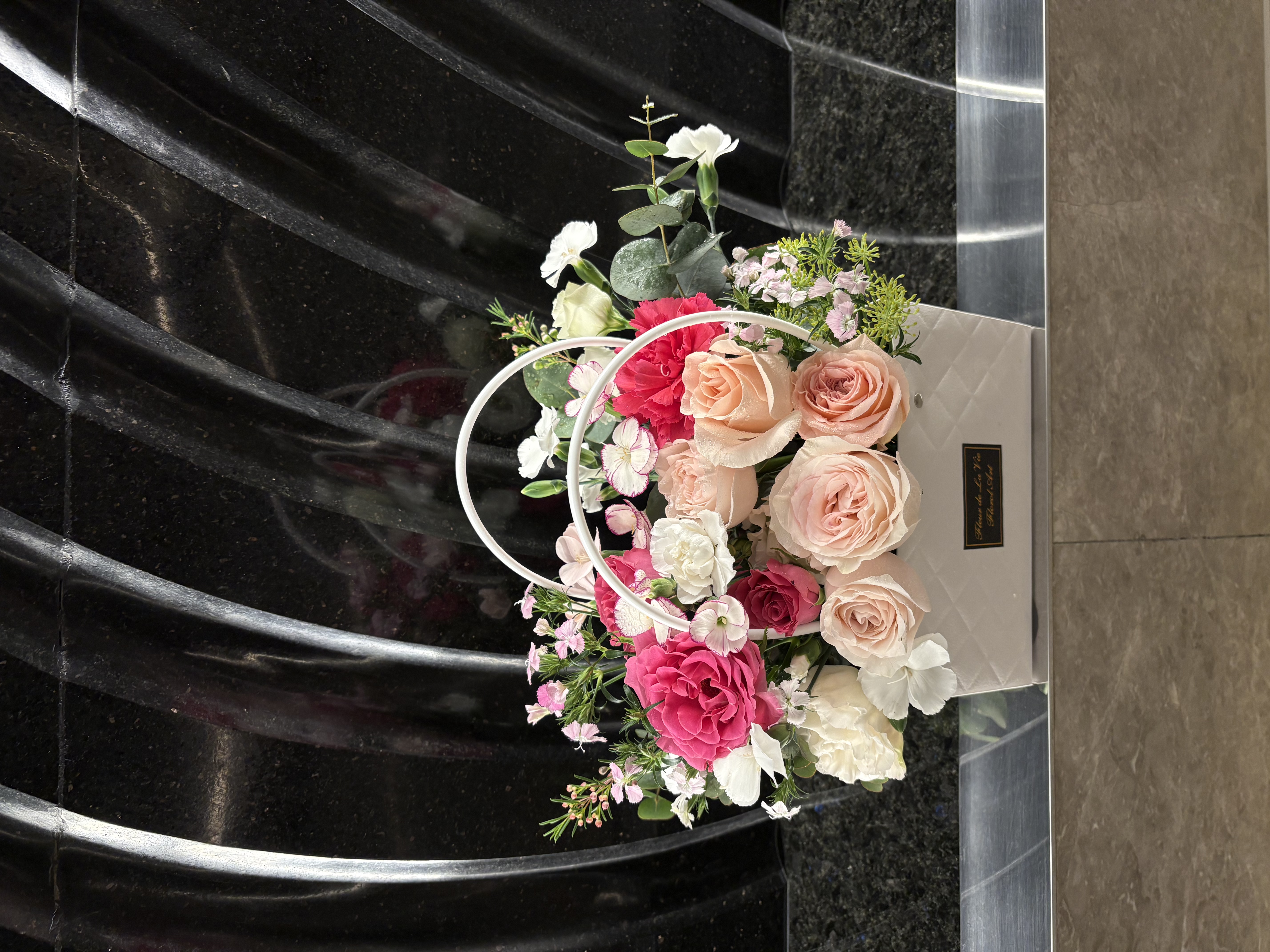 鮮花手提籃· 母親節限定款（原價$850）Flower Basket - Mother's Day Limited Edition（original price$850)