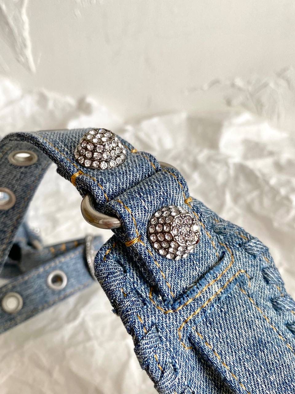 牛仔带钻S/33cm 🔹 ba1enciaga Le Cagole半月包饺子包机车包 今年牛仔很忙很忙，超级大爆款！ 牛仔➕带钻五金➕机车包 这三大元素拼一起就一个字，绝 ZP对色牛仔⚠️独家对版满钻五金⚠️ 姐妹们冲鸭～ S：33×16×8.4cm671307m XS：26×16×10cm671309m