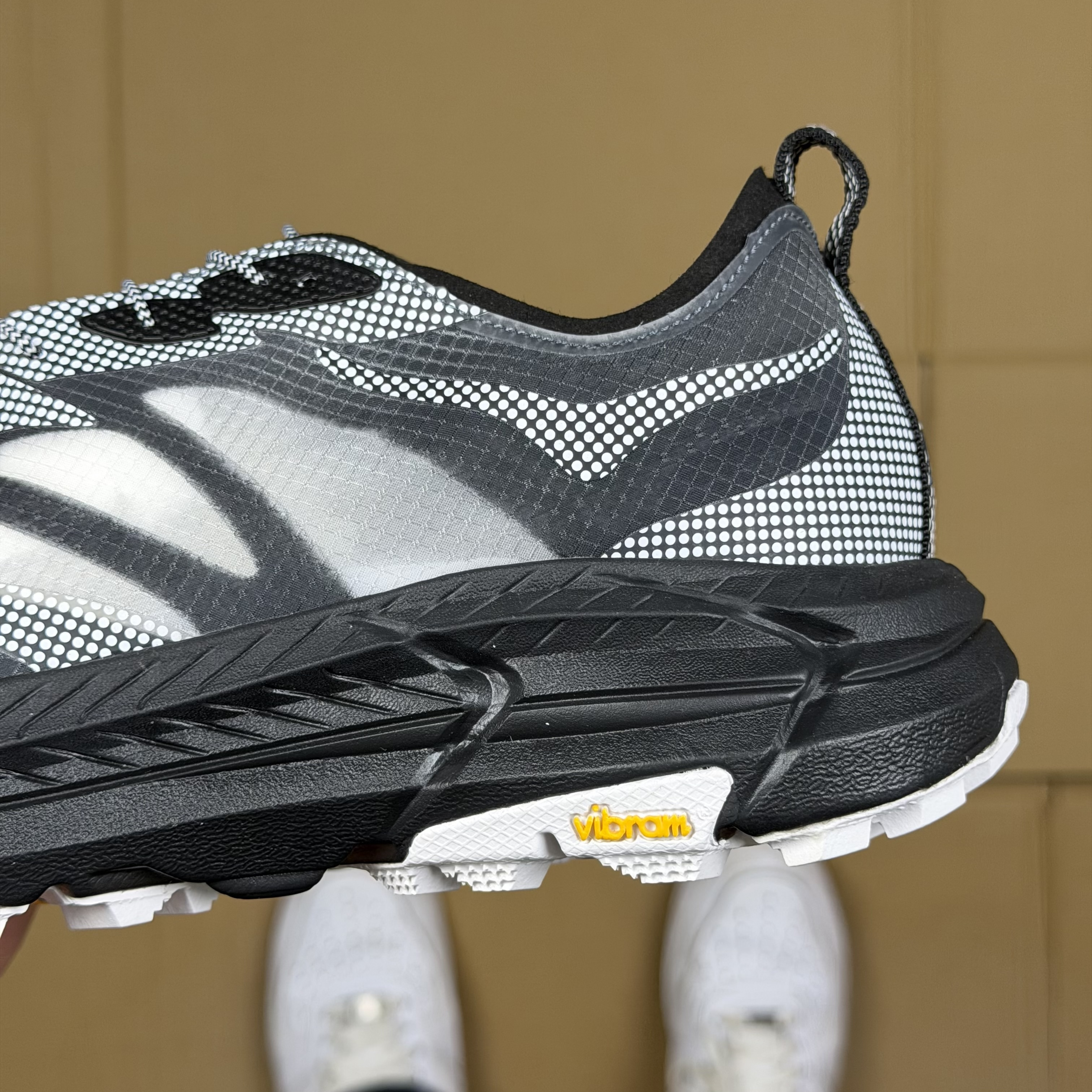 HOKA Restore TC