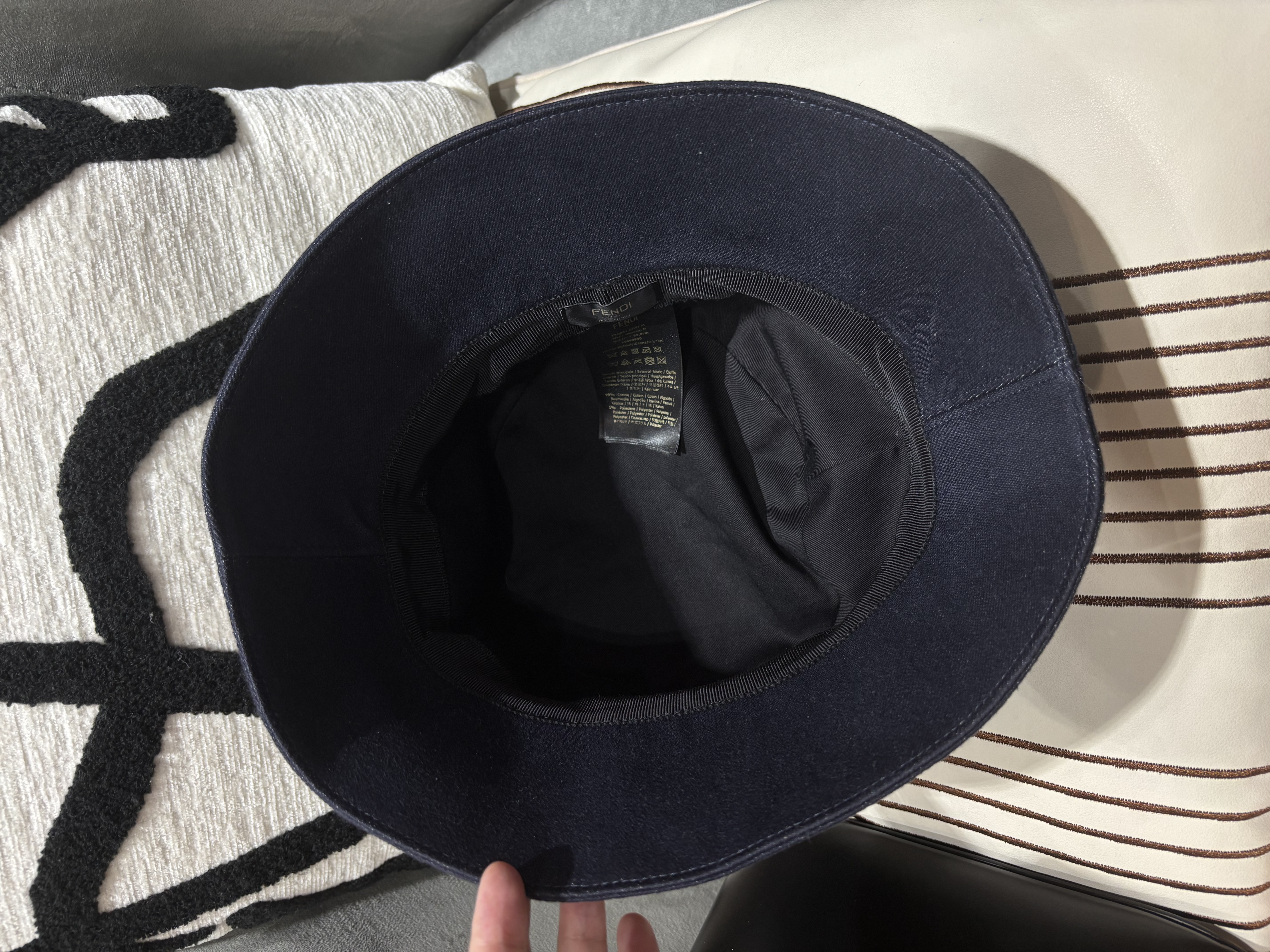 Fendi Denim bucket Hat Size: M 100%Authentic ,unused 未使用品☑️dust bag 