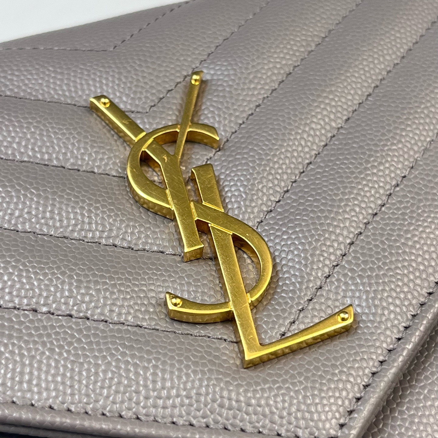 【預訂貨品】YSL大象灰魚子醬皮信封包