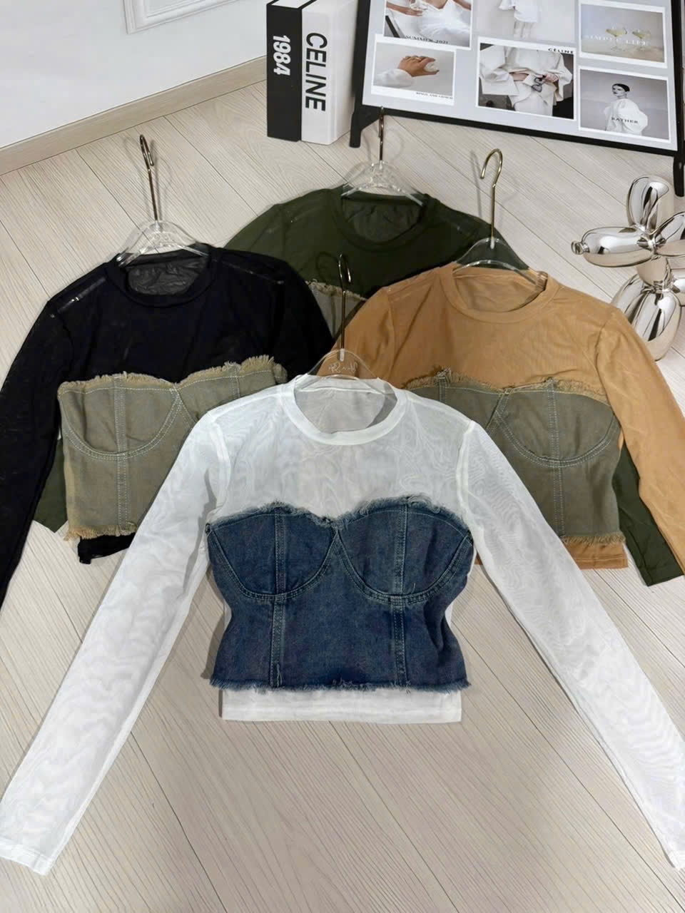 網紗長袖上衣搭配牛仔胸衣