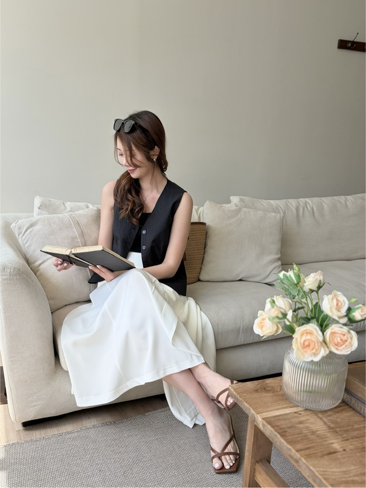 Minimal Buttoned Vest (Black)