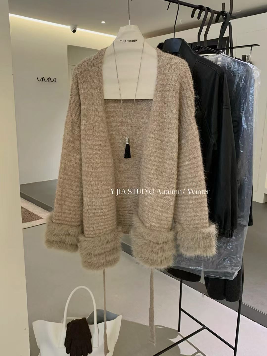 4433 名媛风羊毛绒毛衣外套