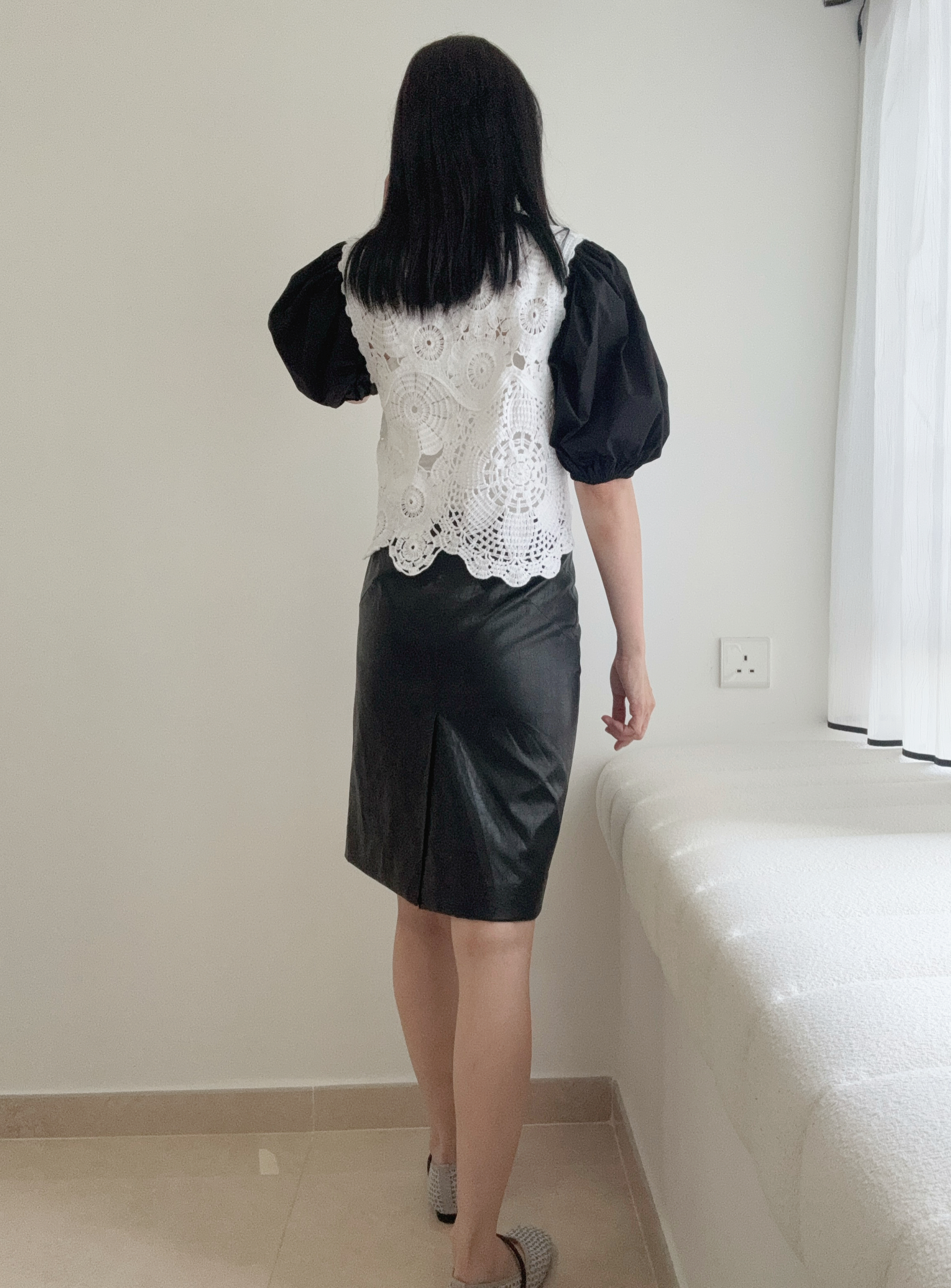 Crocheted puff sleeves blouse (Ivory)