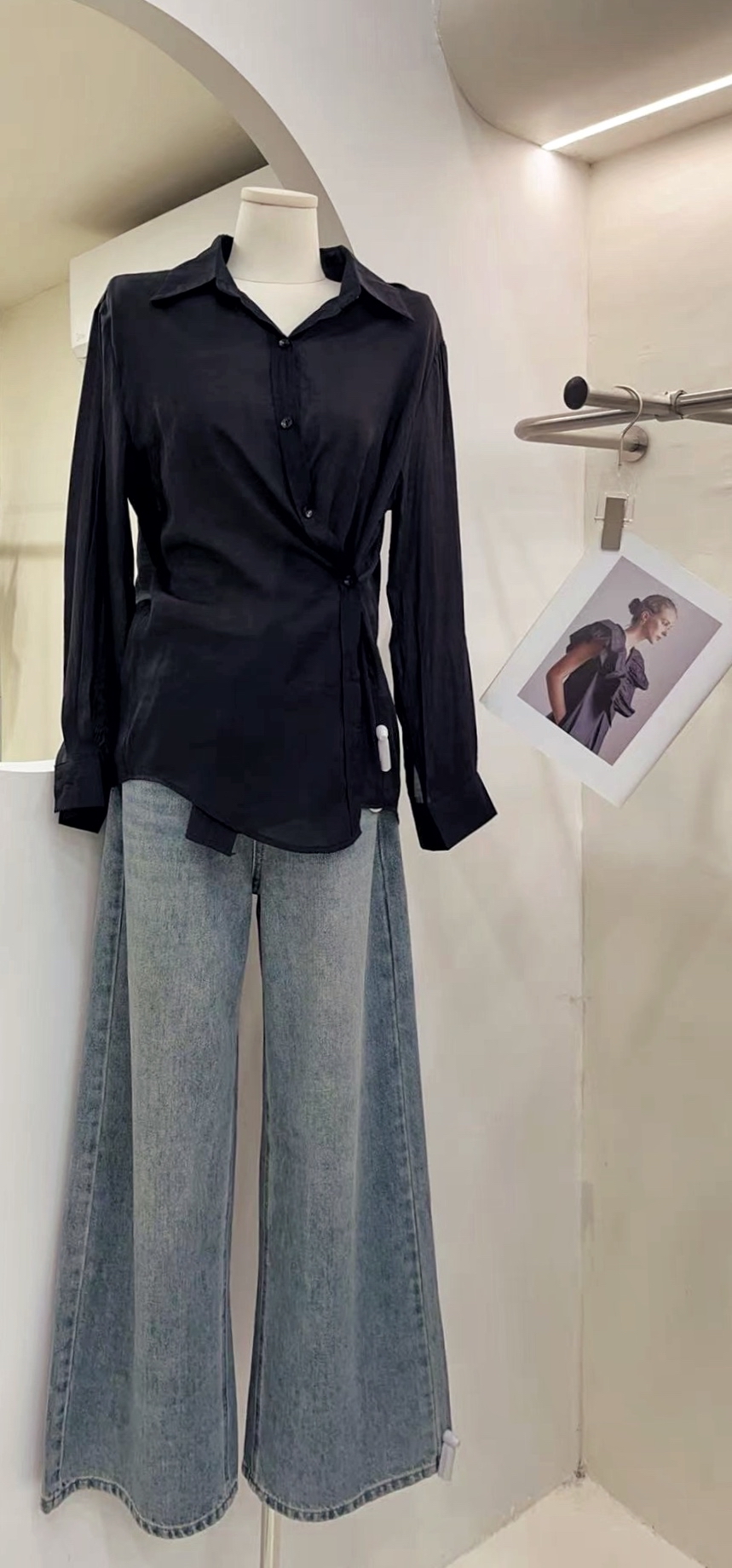 可以侧纽收腰的衬衫