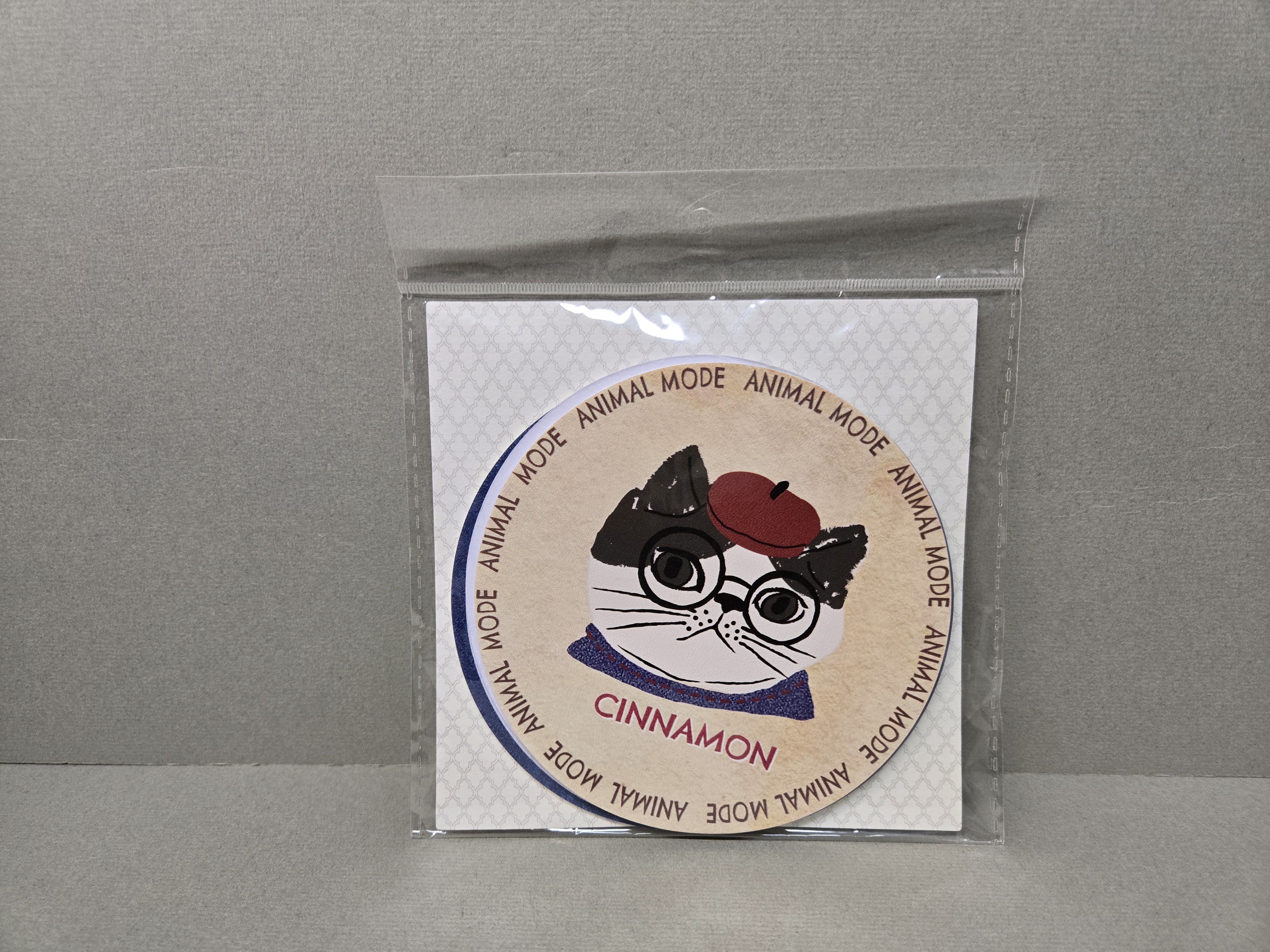 帶眼鏡貓咪吸水杯墊（內有三件）