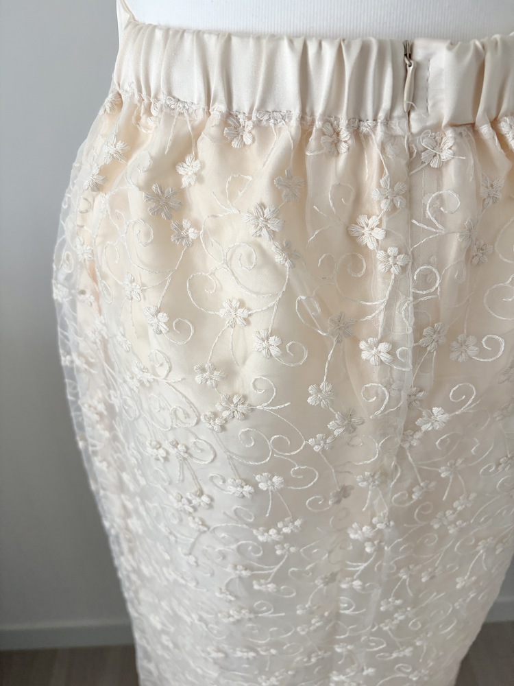 Blossom Embroidery Skirt (Cream)