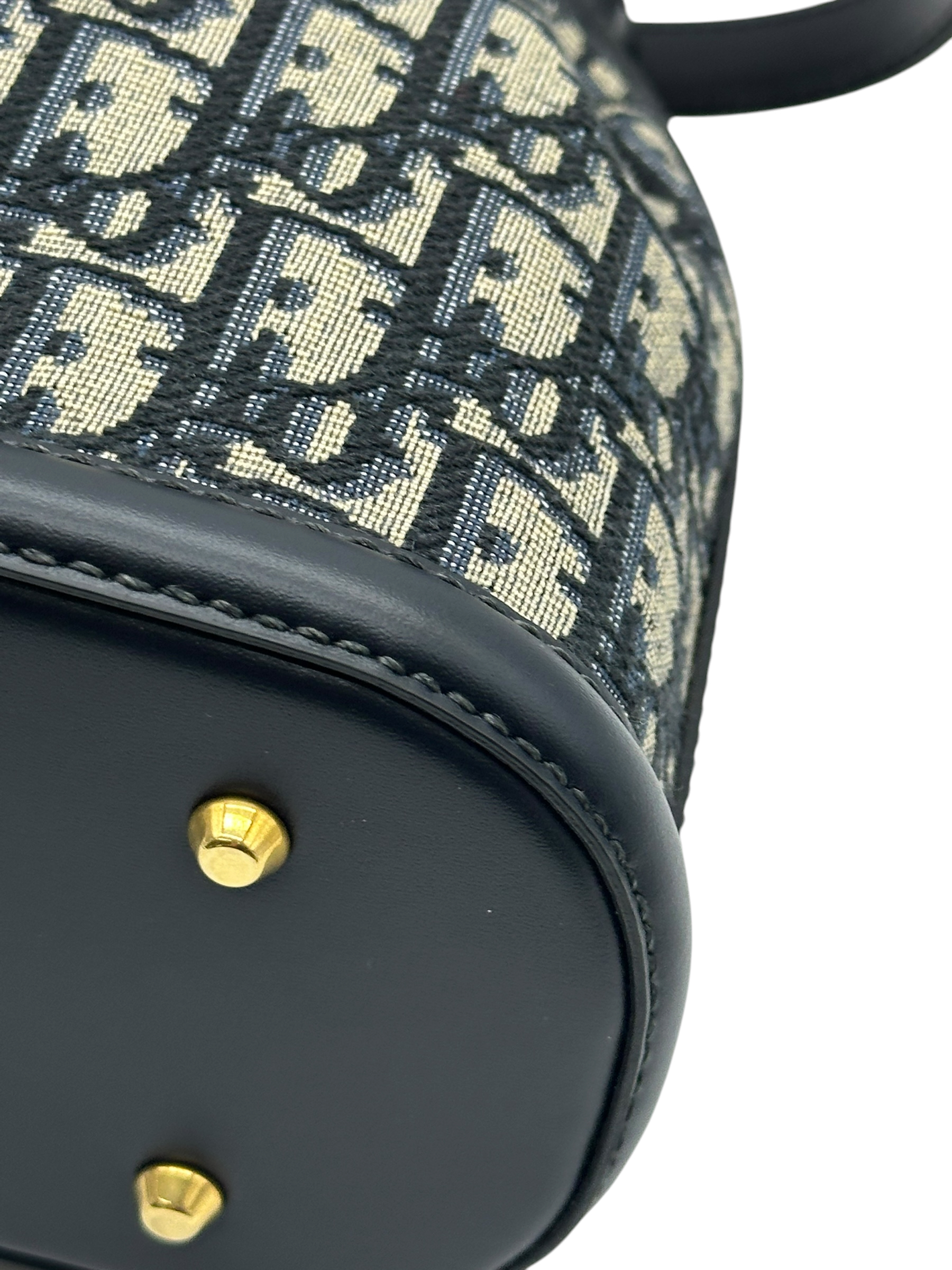 Pre-Owned DIOR Bucket Bag / Product Code: 26052410