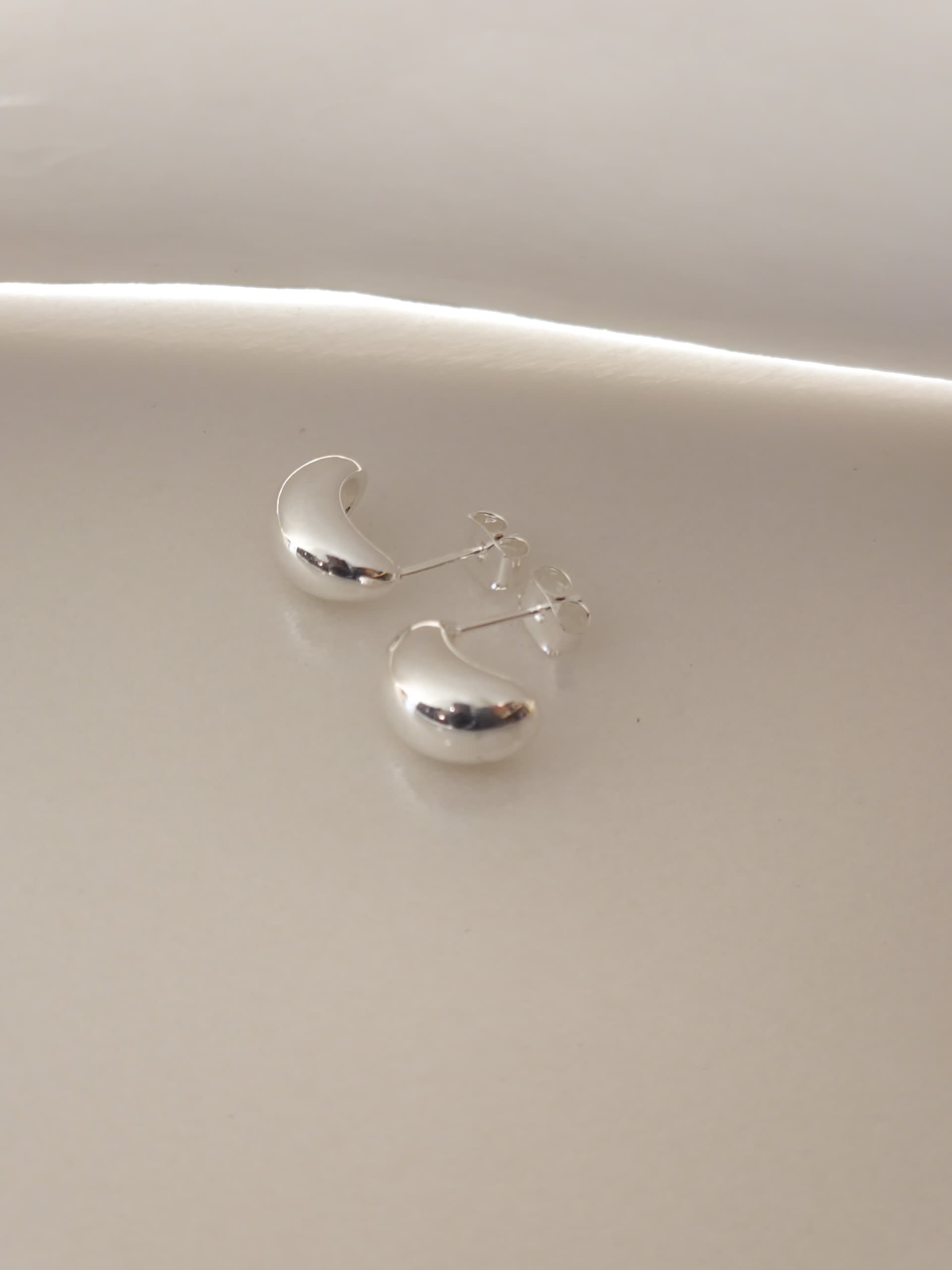 Luna Curve Stud Earrings
