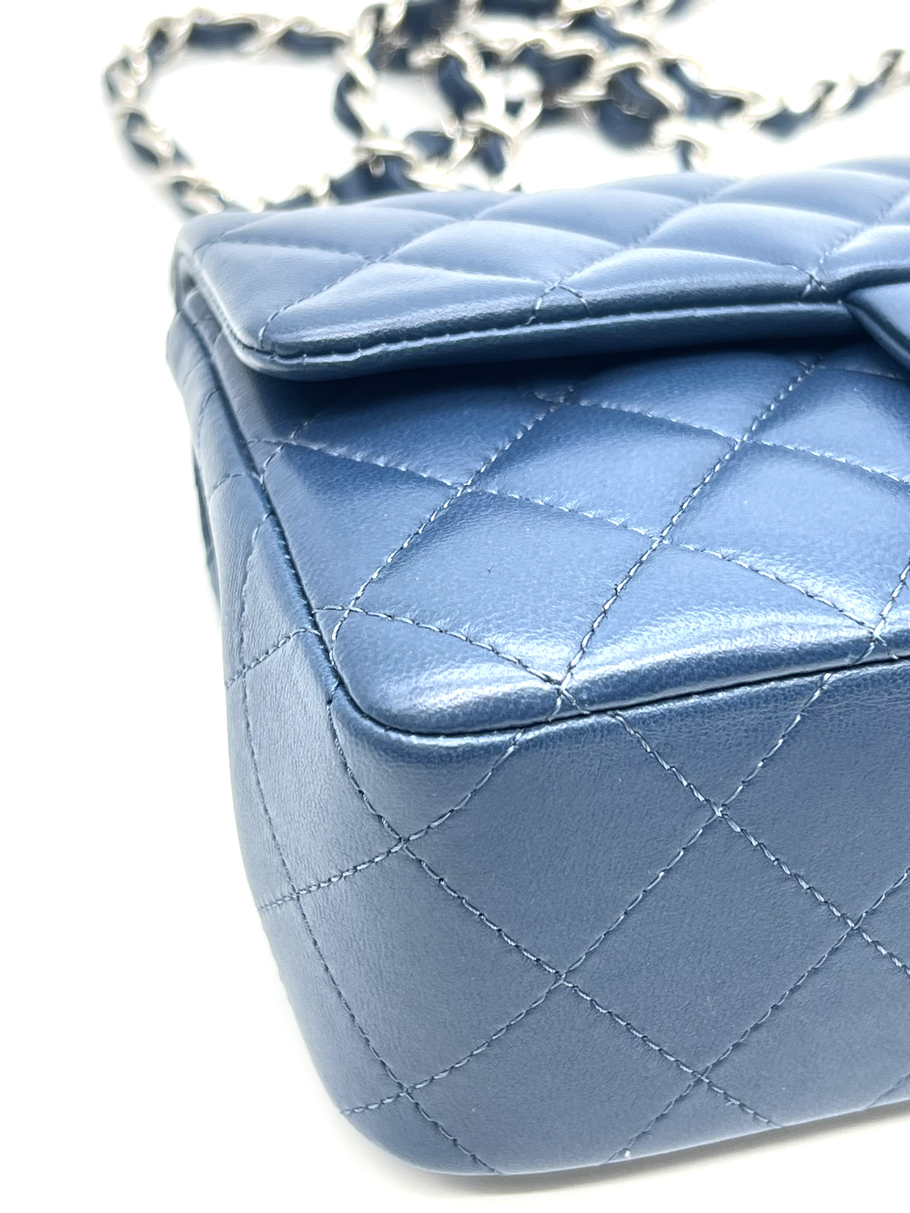 Pre-Owned CHANEL Classic Flag Bag / Product Code: 26043010