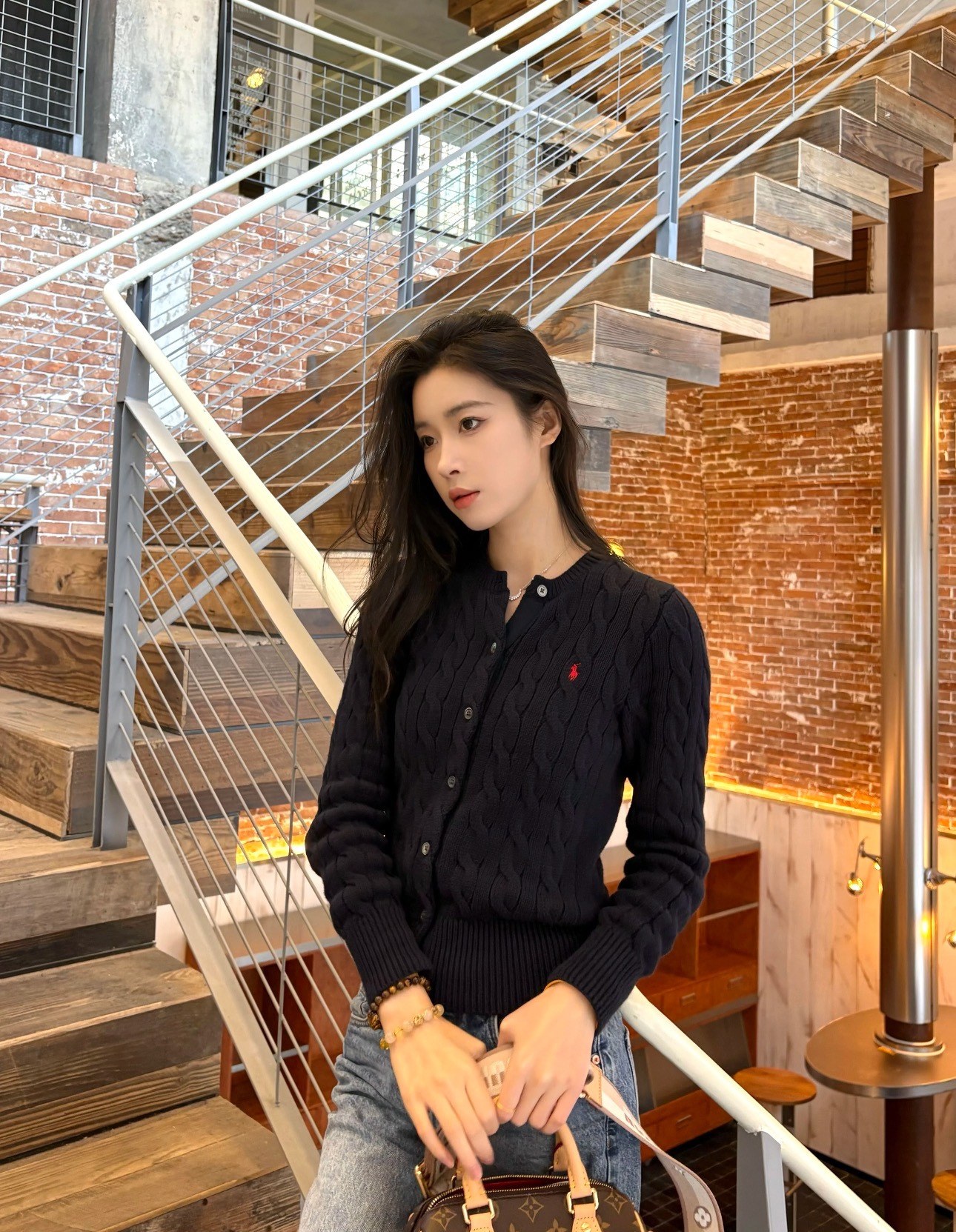 $188件。🔥 最新配色  口碑爆款‼️Ra 經典老錢風大麻花絞花針織開襟衫