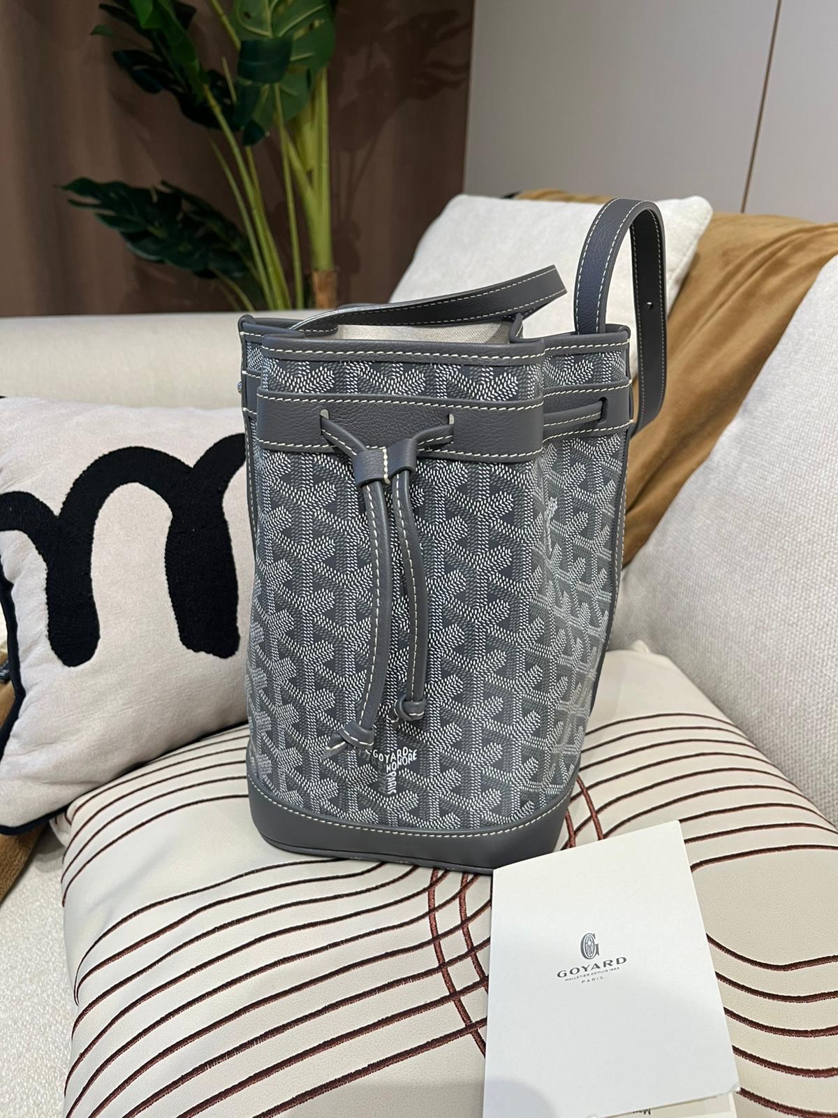 Goyard petit flot bucket bag Grey 100%Authentic,99%new unused ✅25年專門店收據✅dust bag