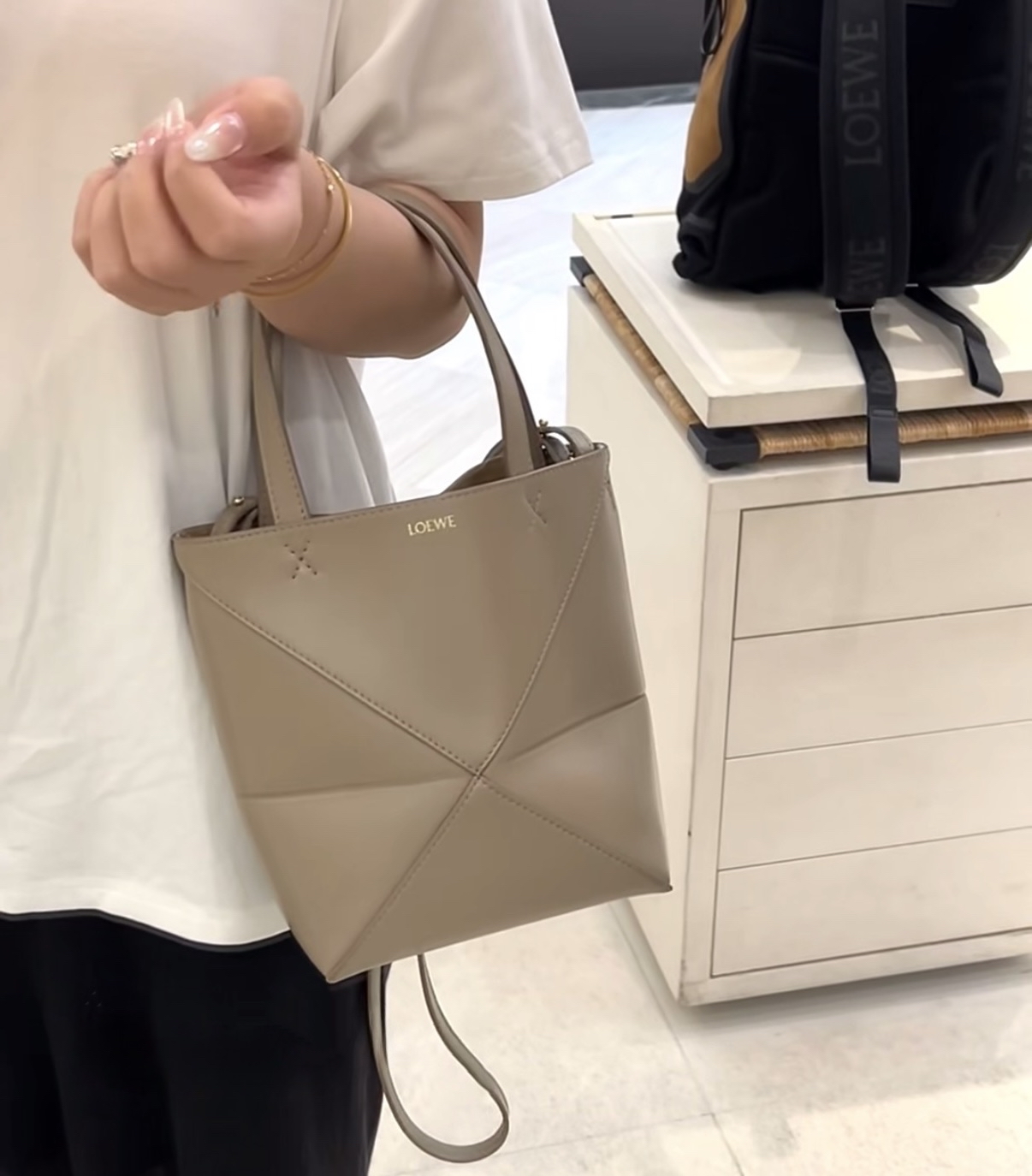 7月1-3日限時優惠💖訂貨🍒Loewe mini puzzle fold tote  Size 20x16.5x9.5cm Color : Sand