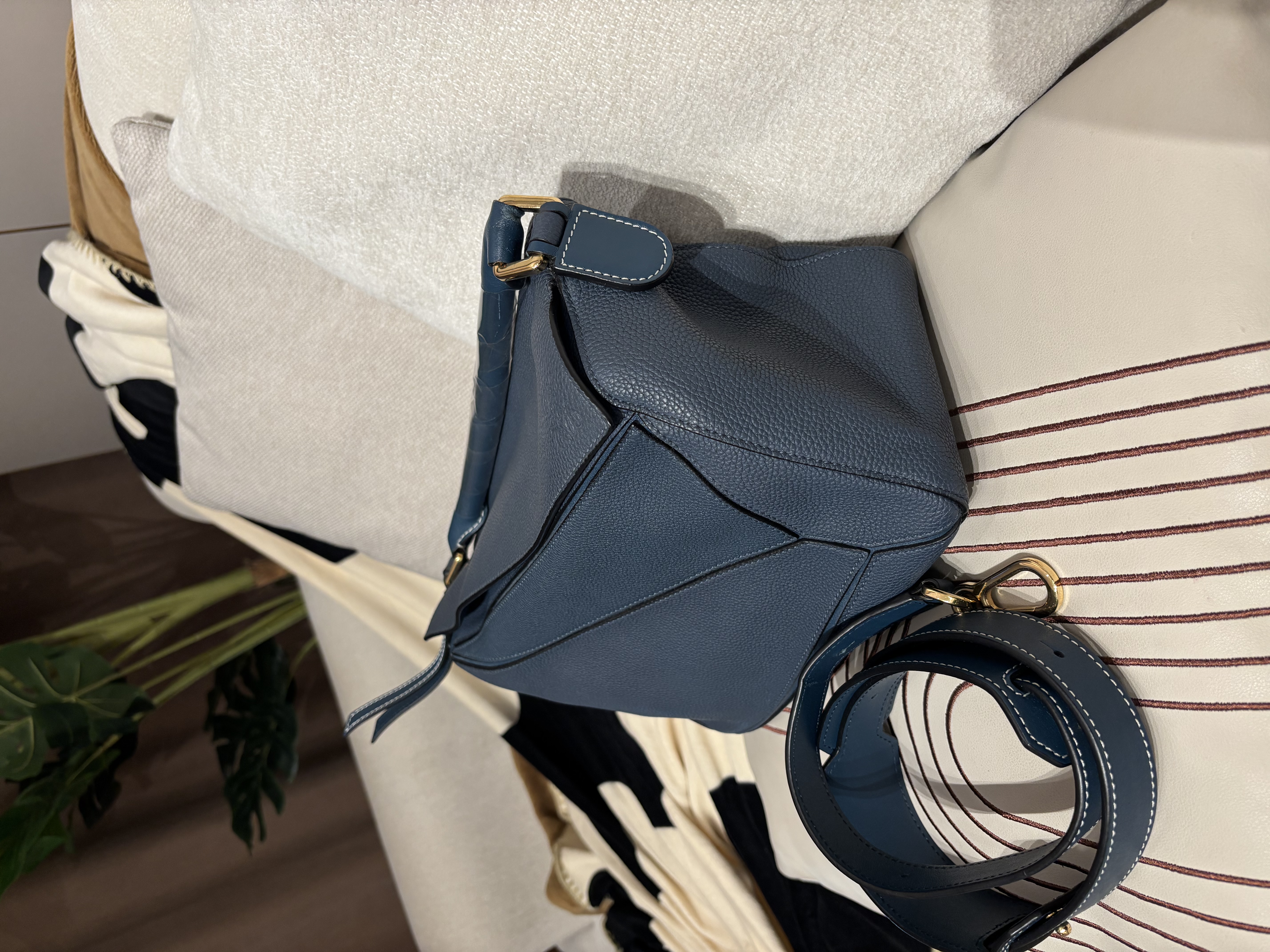 Loewe puzzle medium calfskin 100%Authentic,95%new ✅dust bag 