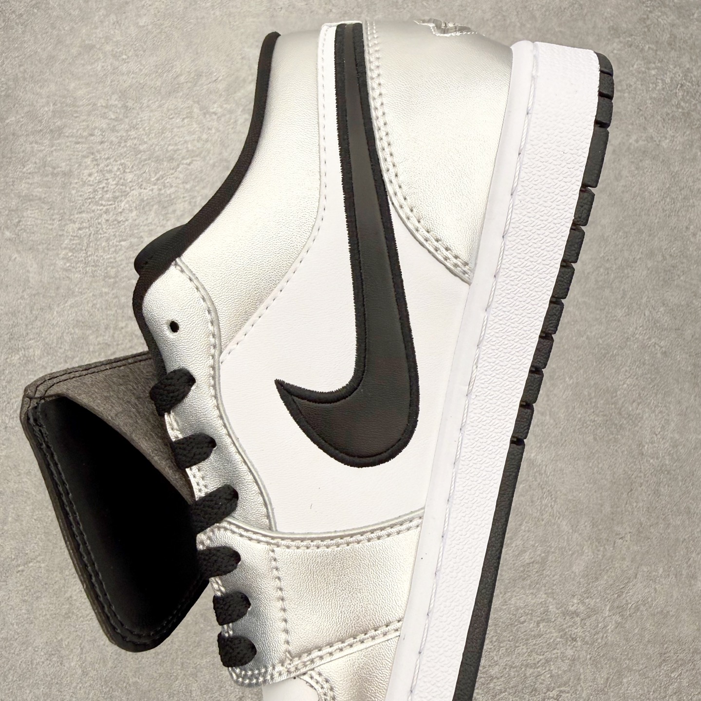 Nike Air Jordan 1 Low IR2278-100