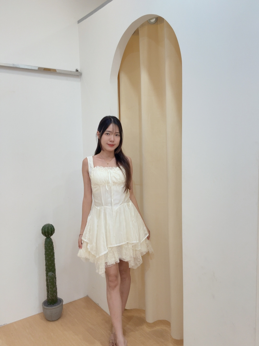 公主风花边蕾丝拼接连身裙 R3080